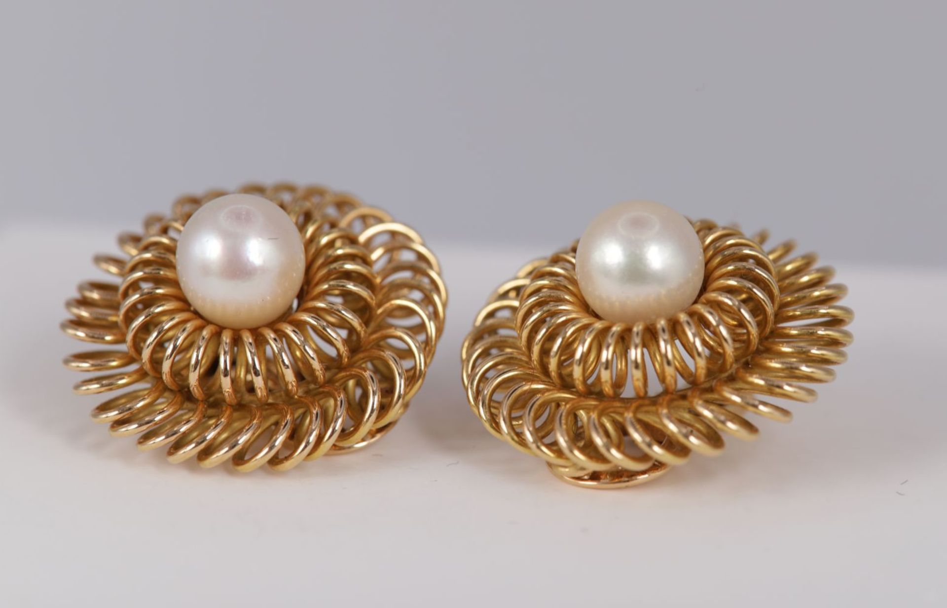 PAIR 18K YELLOW GOLD & PEARL ROUND EARRINGS - Image 2 of 3