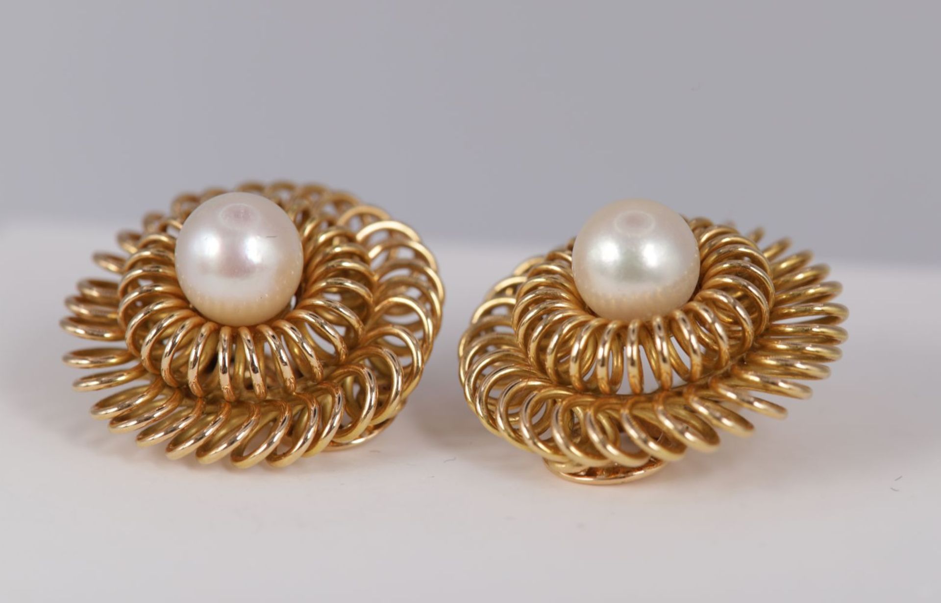 PAIR 18K YELLOW GOLD & PEARL ROUND EARRINGS - Bild 2 aus 3