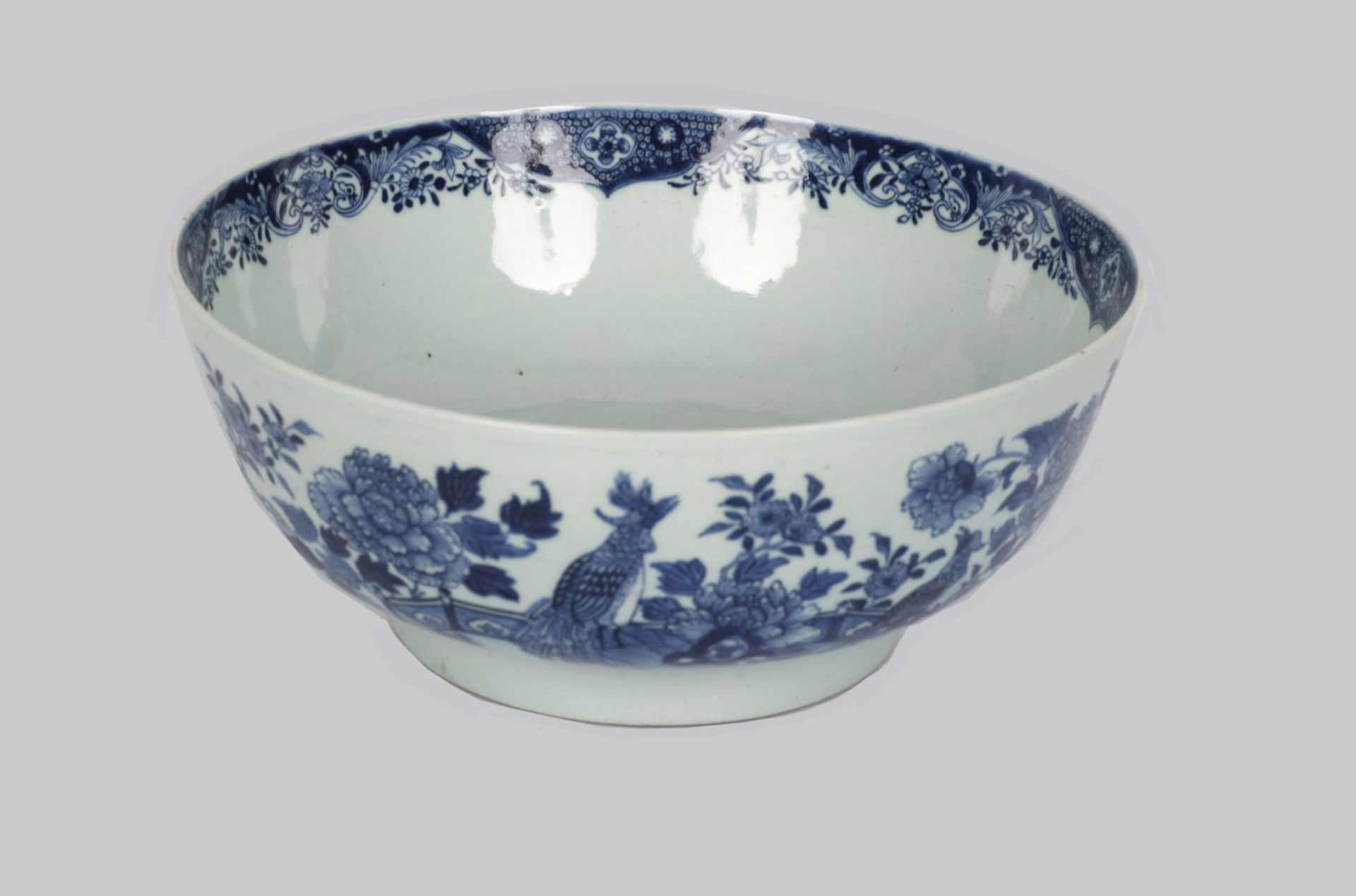 LARGE 18TH-CENTURY CHINESE BLUE & WHITE BOWL