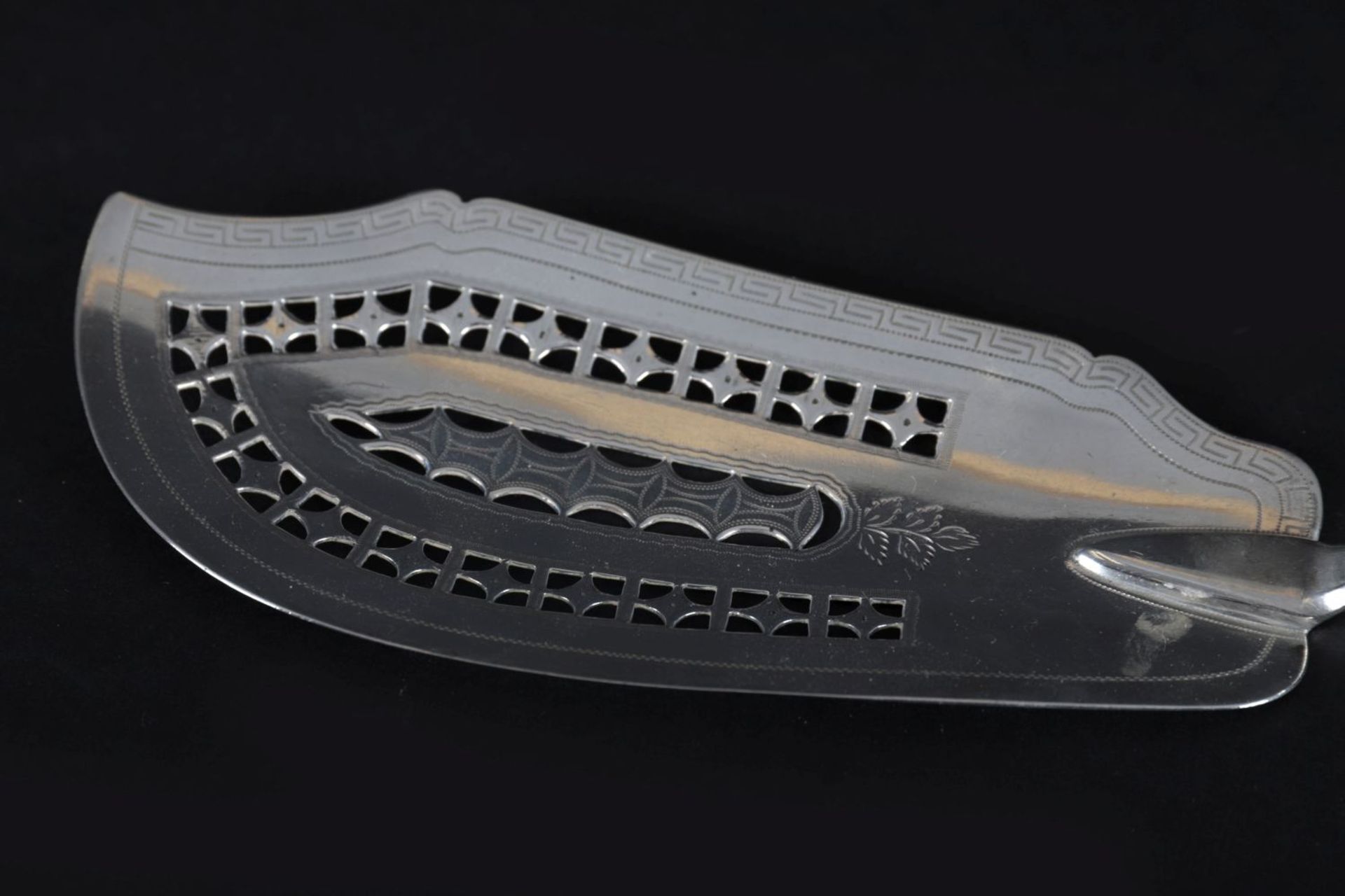 EXETER SILVER MONOGRAMMED FISH SLICE - Image 2 of 3
