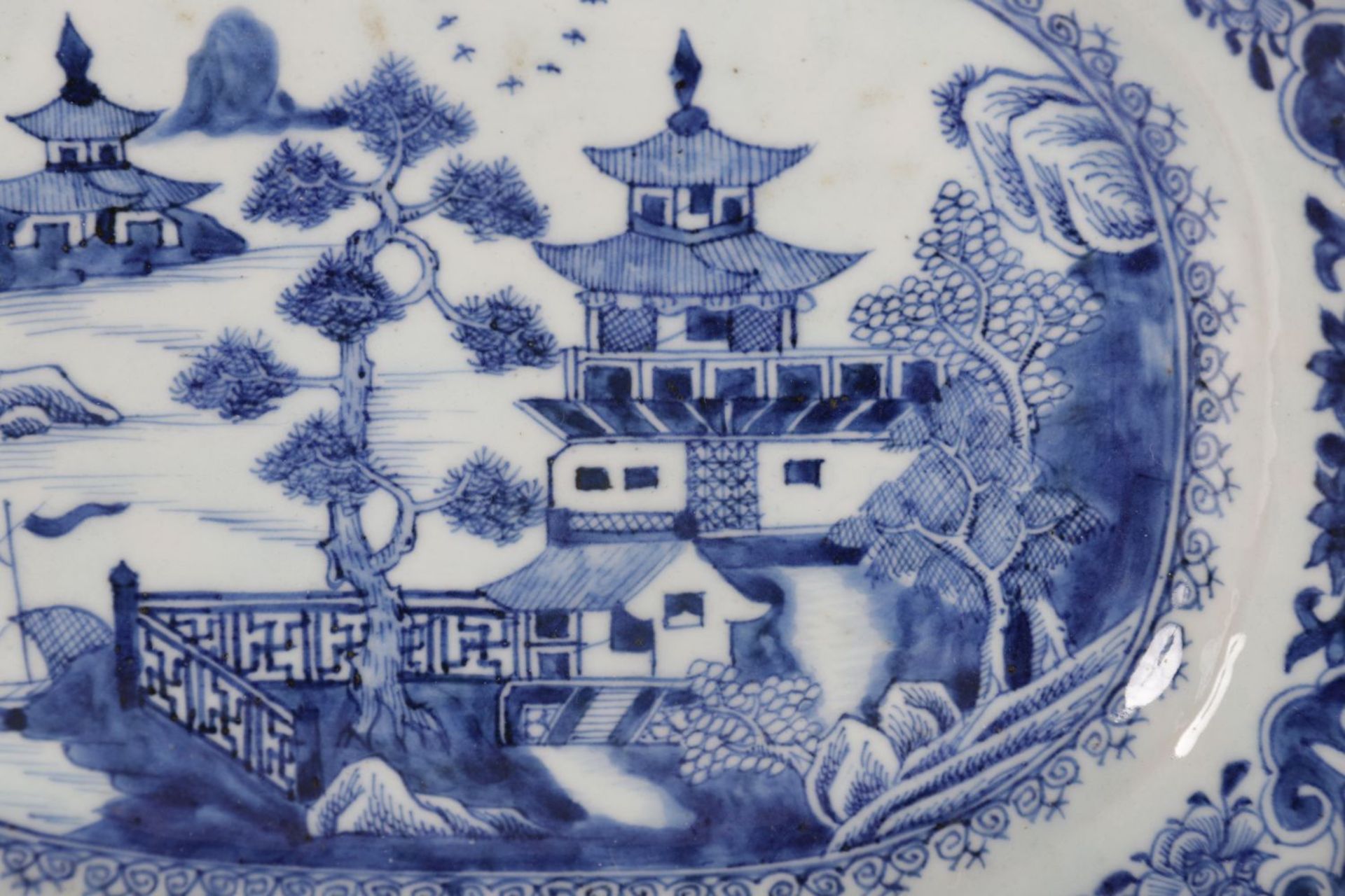 18TH-CENTURY CHINESE NANKIN BLUE & WHITE PLATTER - Image 2 of 3