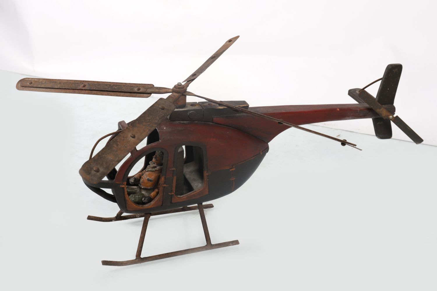 SCALE WOODEN MODEL OF A HELICOPTER - Image 2 of 3