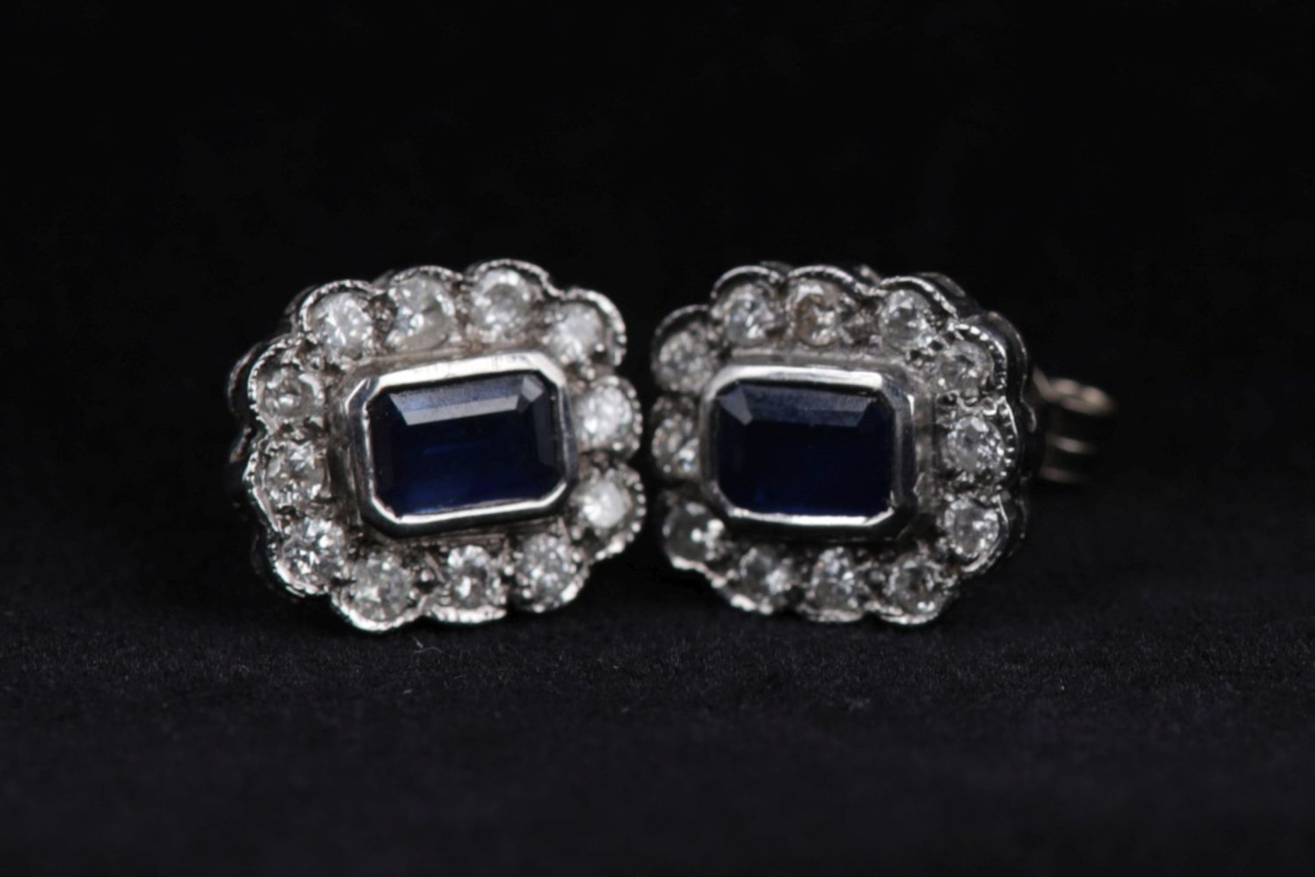 18K WHITE GOLD, SAPPHIRE & DIAMOND EARRINGS - Image 4 of 4