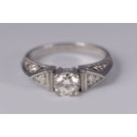 18K WHITE GOLD DIAMOND RING