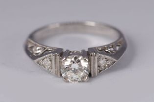 18K WHITE GOLD DIAMOND RING