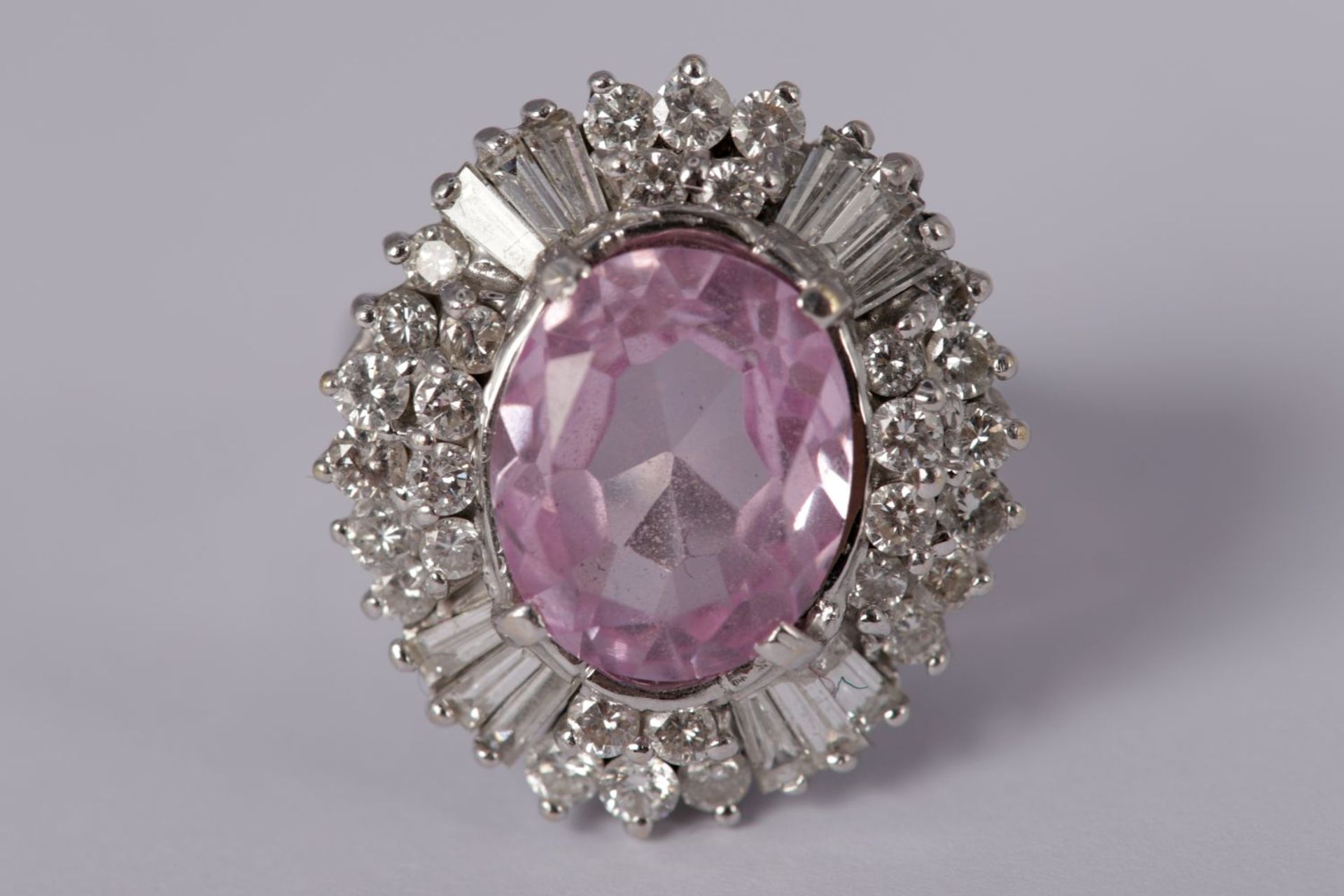 14 CARAT PINK SAPPHIRE AND DIAMOND RING - Image 2 of 4