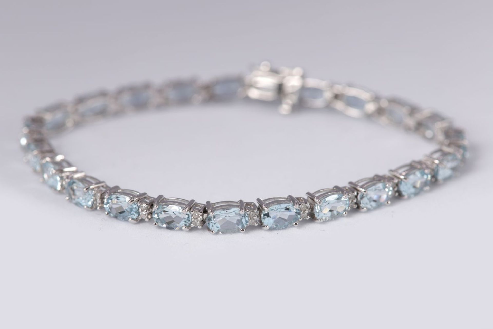 AQUAMARINE & DIAMOND TENNIS BRACELET