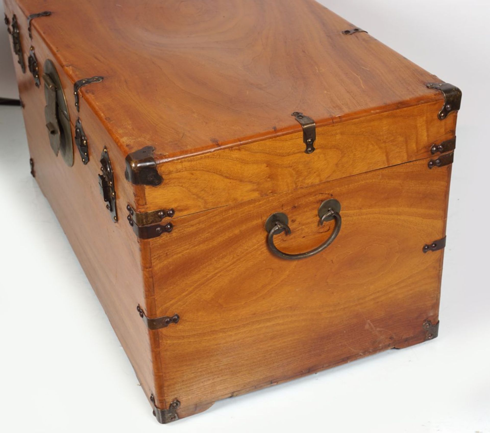 CHINESE METAL BOUND CEDARWOOD TRUNK - Image 3 of 4