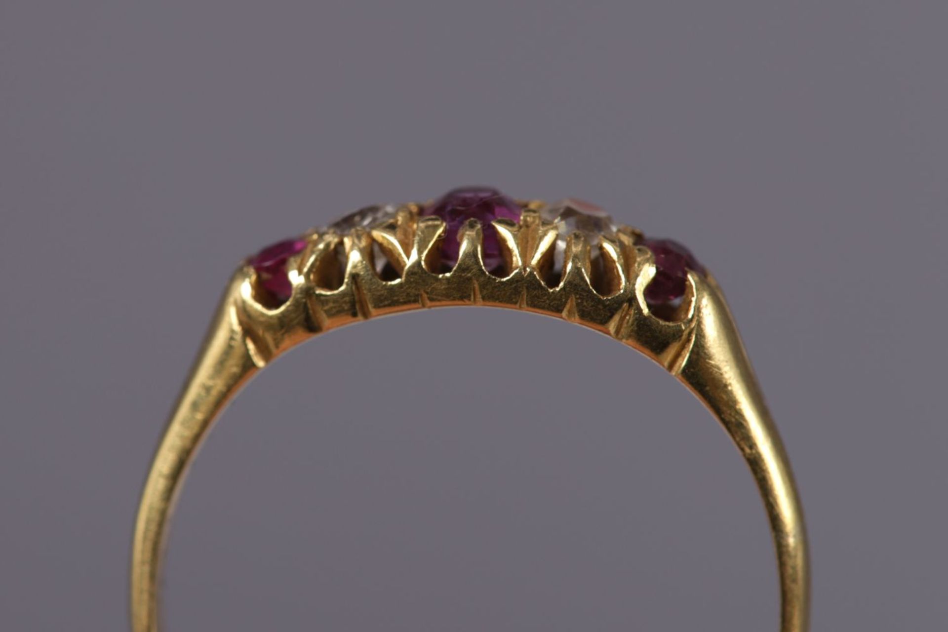 ANTIQUE 18K YELLOW GOLD, RUBY & DIAMOND RING - Image 4 of 4