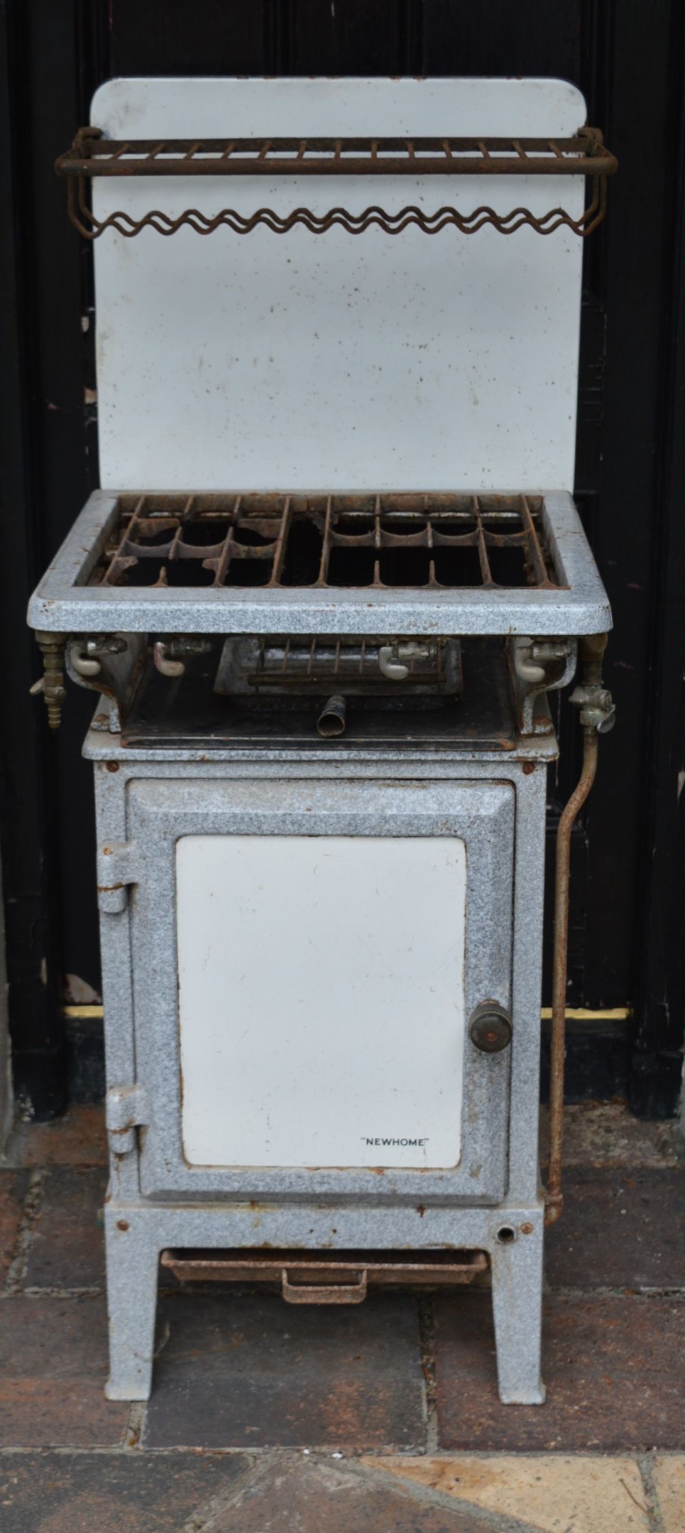 19TH-CENTURY ENAMEL FREE-STANDING GAS COOKER - Image 3 of 4