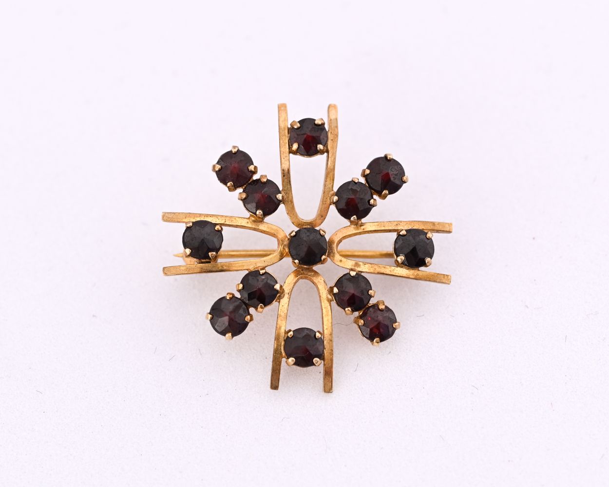 EDWARDIAN GOLD & GARNET STAR BROOCH - Image 2 of 2