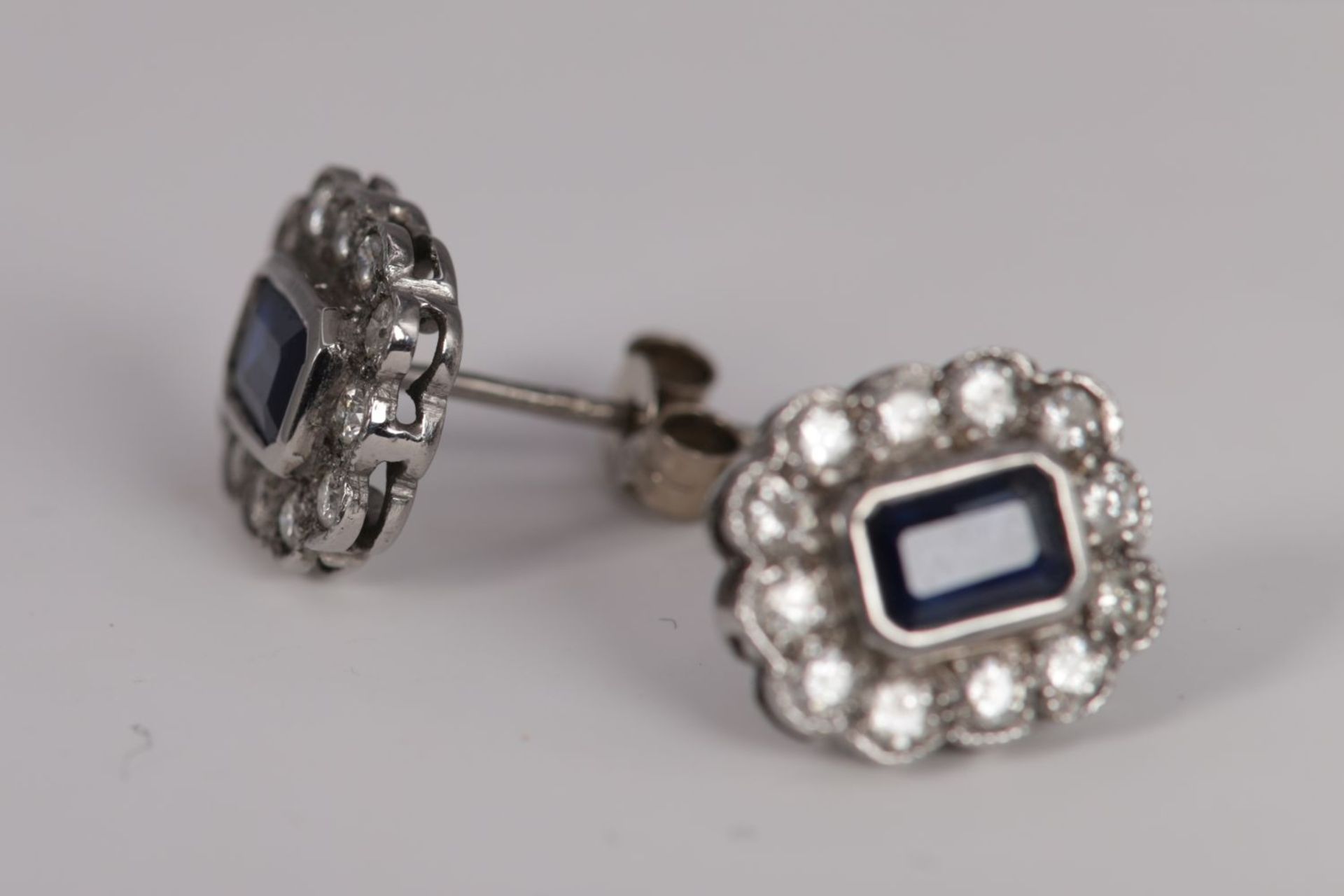 18K WHITE GOLD, SAPPHIRE & DIAMOND EARRINGS - Image 3 of 4