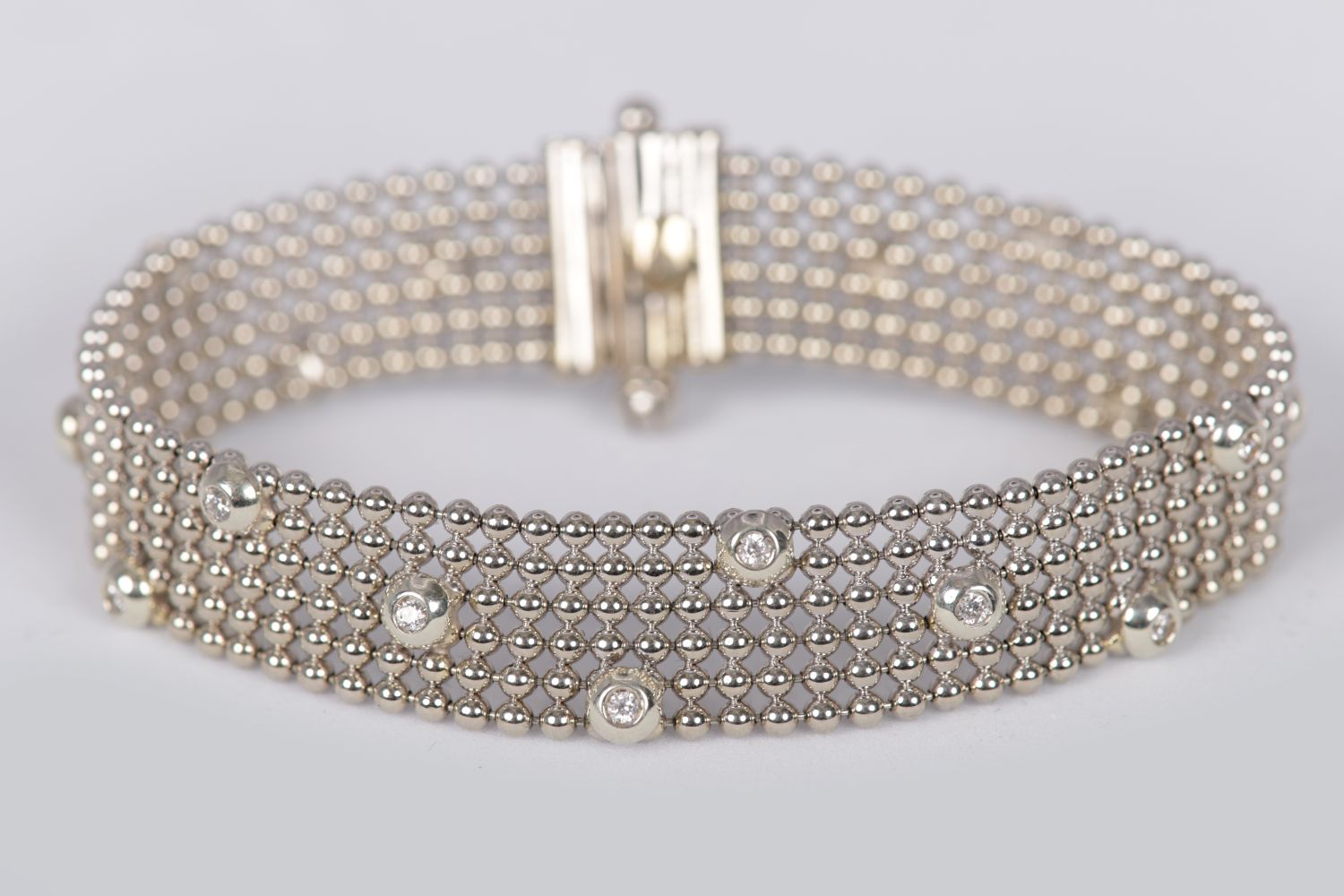 9K WHITE GOLD & DIAMOND BRACELET