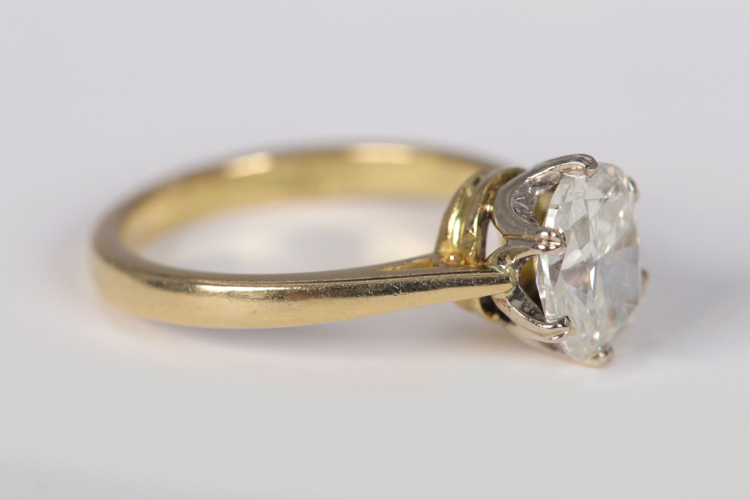 18K GOLD & DIAMOND SOLITAIRE RING - Image 2 of 3
