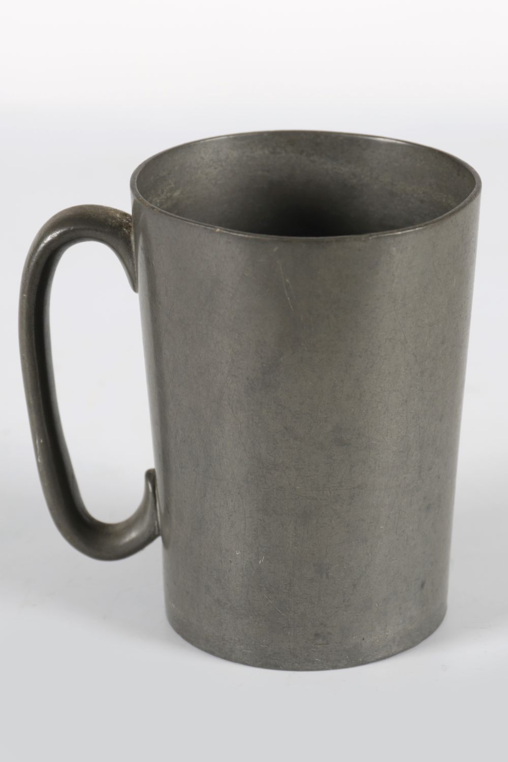 18TH-CENTURY PEWTER TANKARD