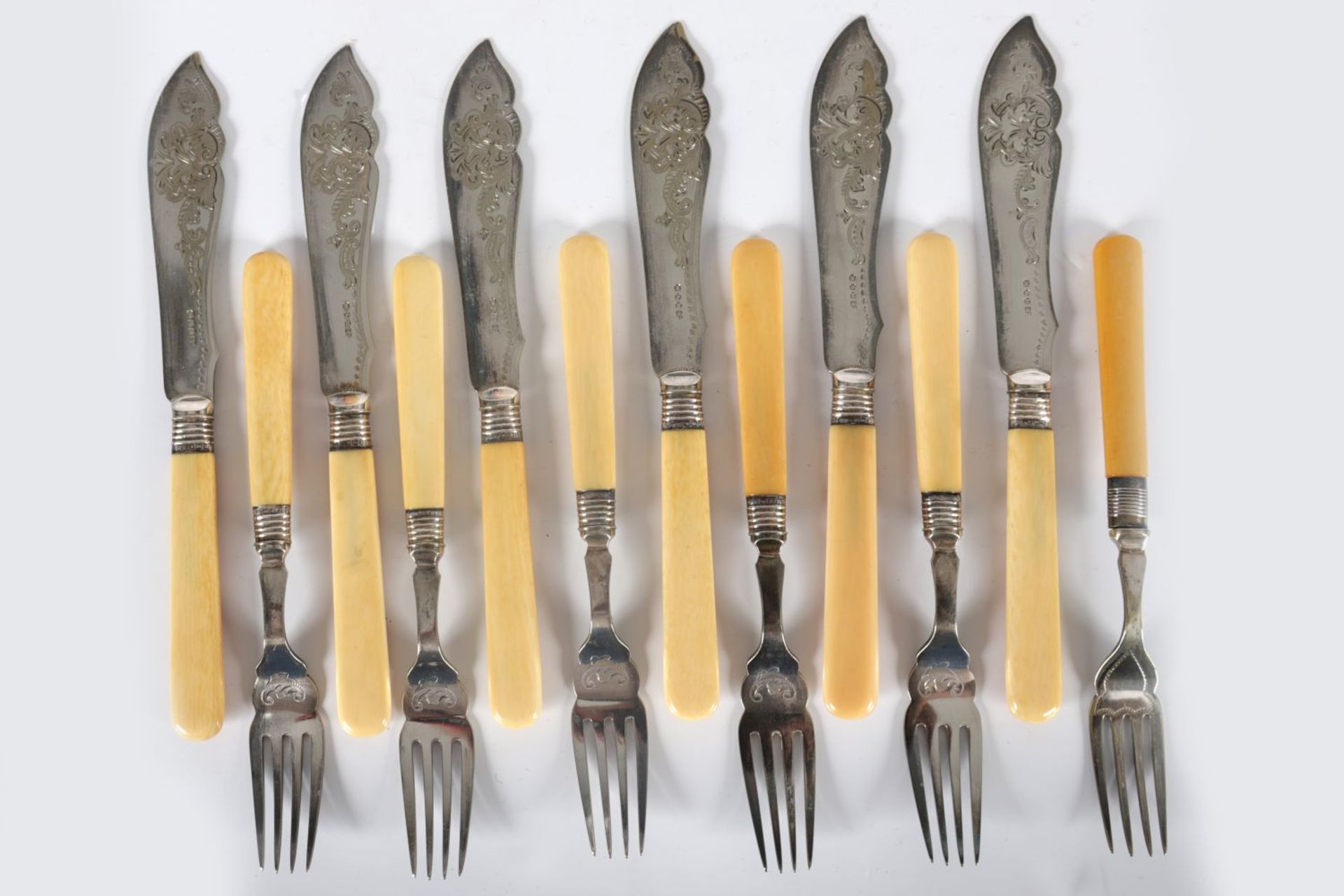 SET OF 6 FISH KNIVES AND FORKS