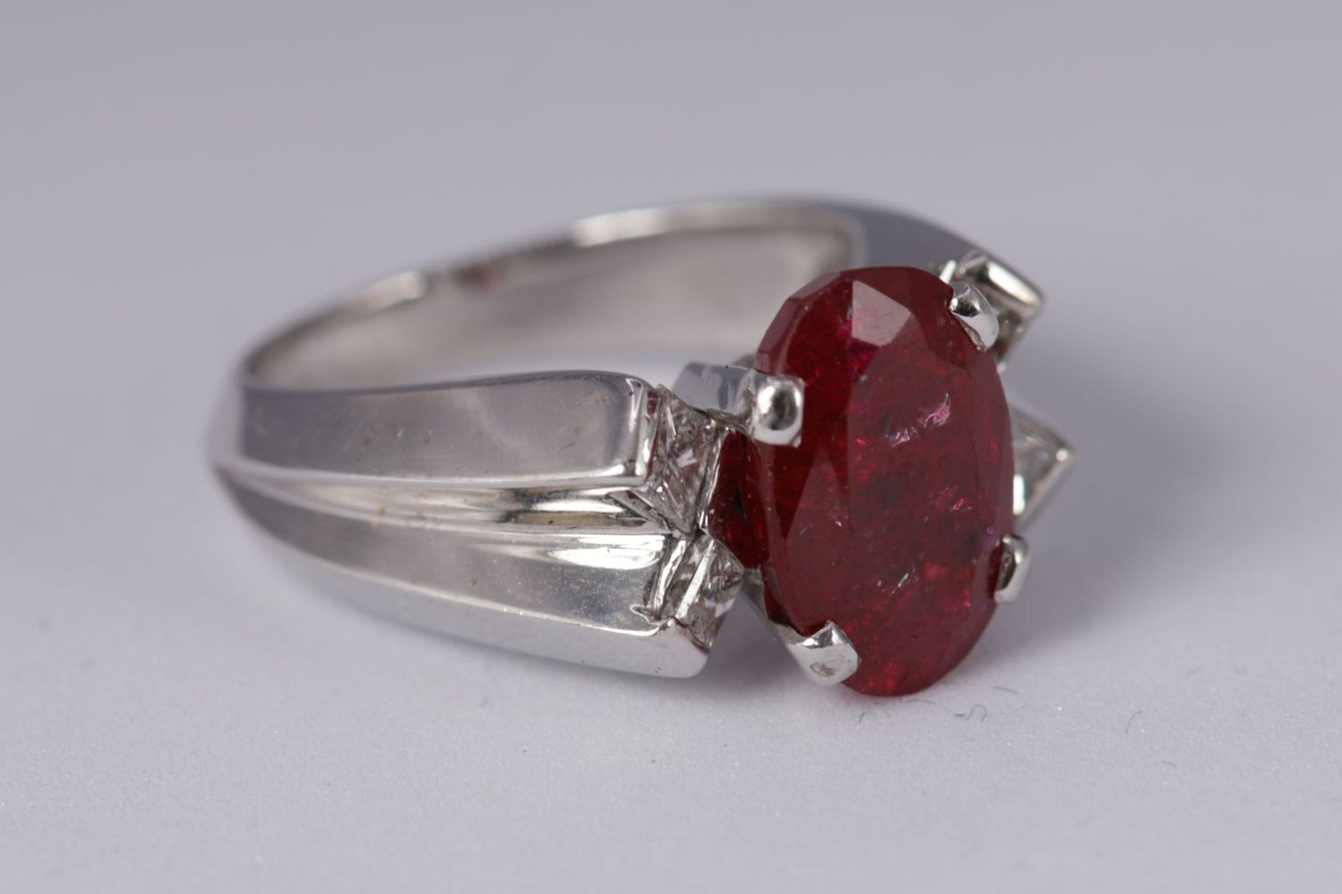 14K WHITE GOLD, RUBY & DIAMOND RING - Image 2 of 3