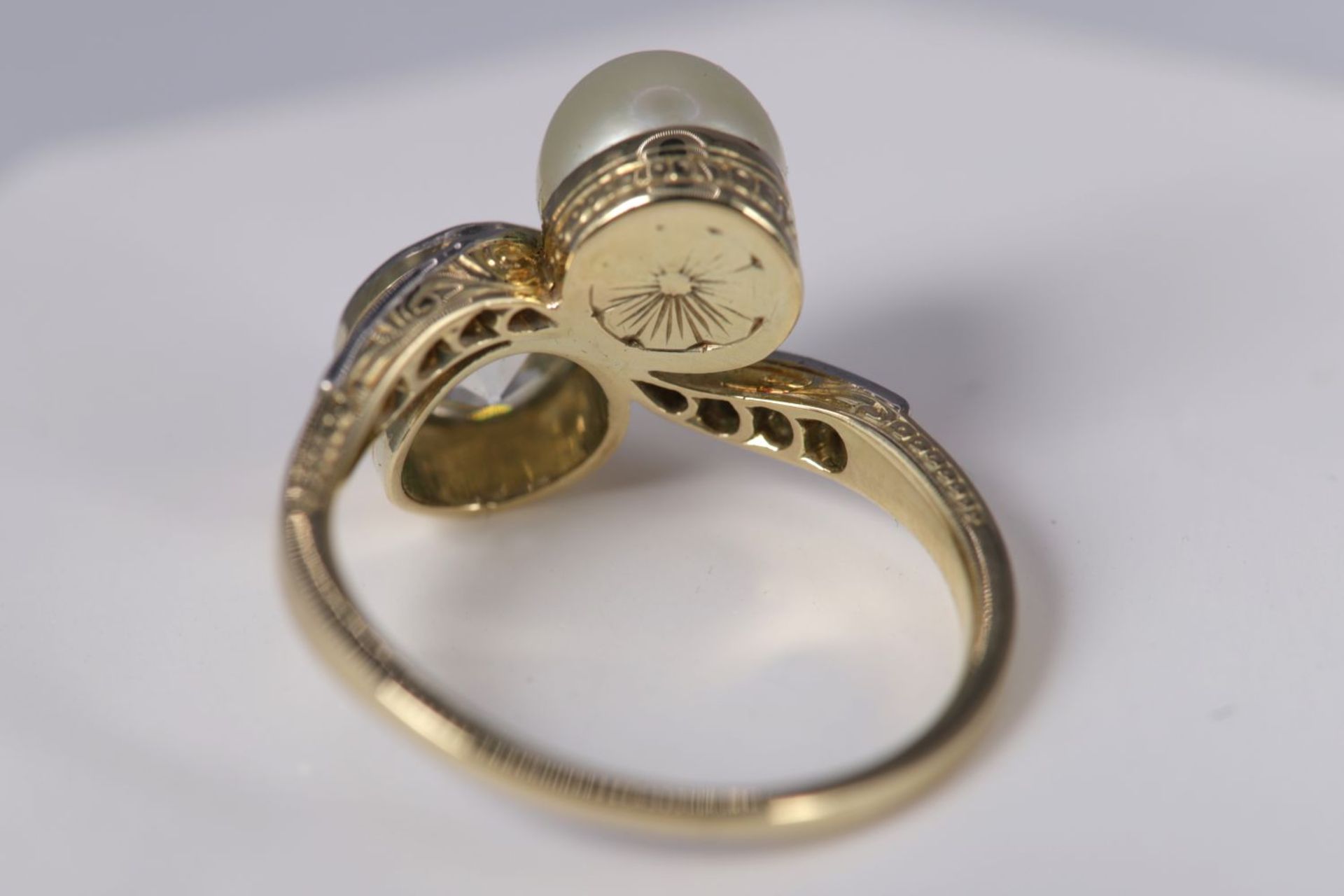 ANTIQUE GOLD, DIAMOND & PEARL TOI-ET-MOI RING - Image 4 of 4