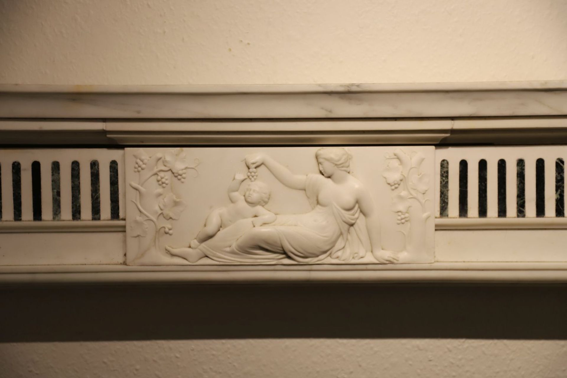 NEO-CLASSICAL MARBLE CHIMNEY PIECE - Bild 2 aus 4