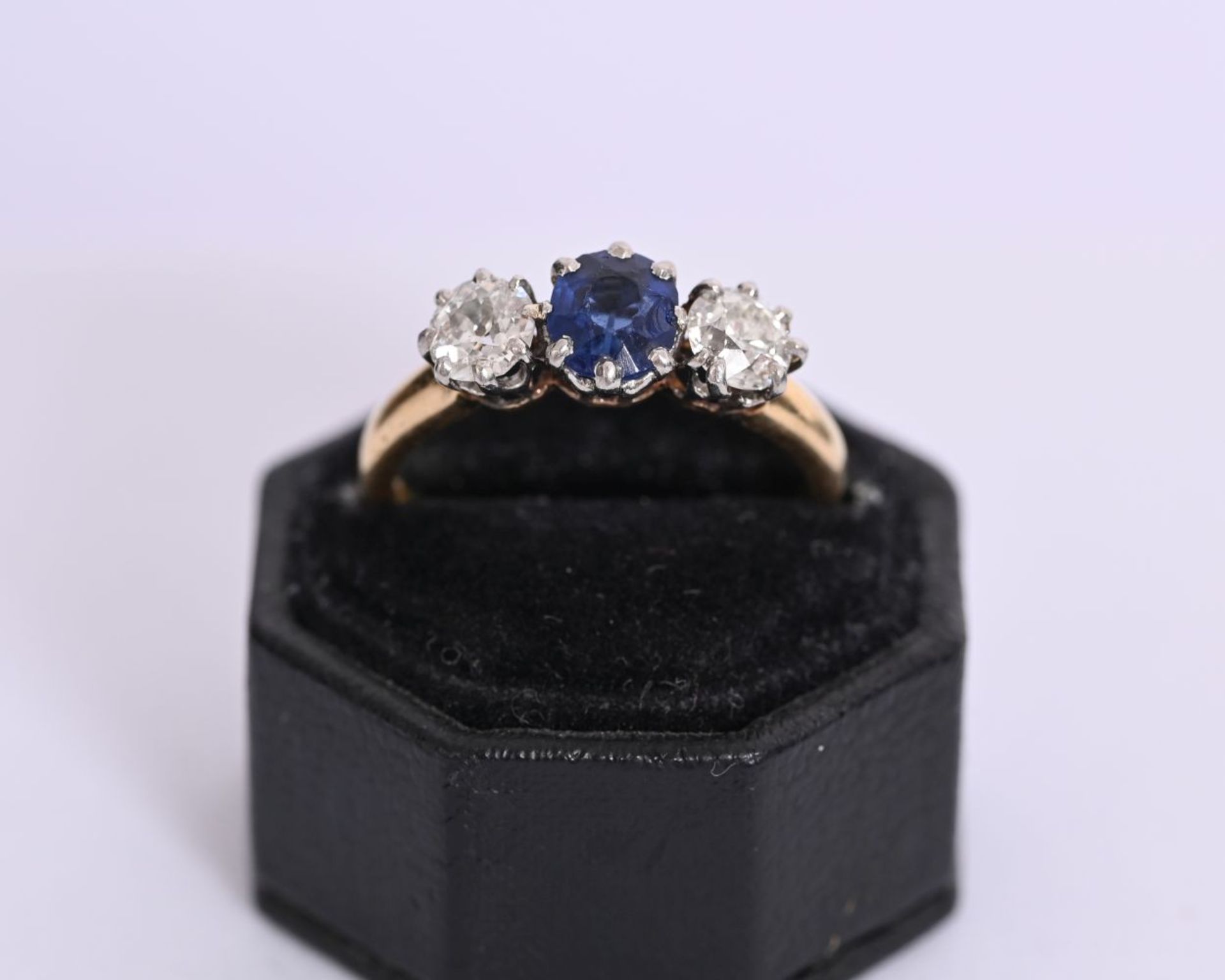 18K YELLOW GOLD DIAMOND & SAPPHIRE RING