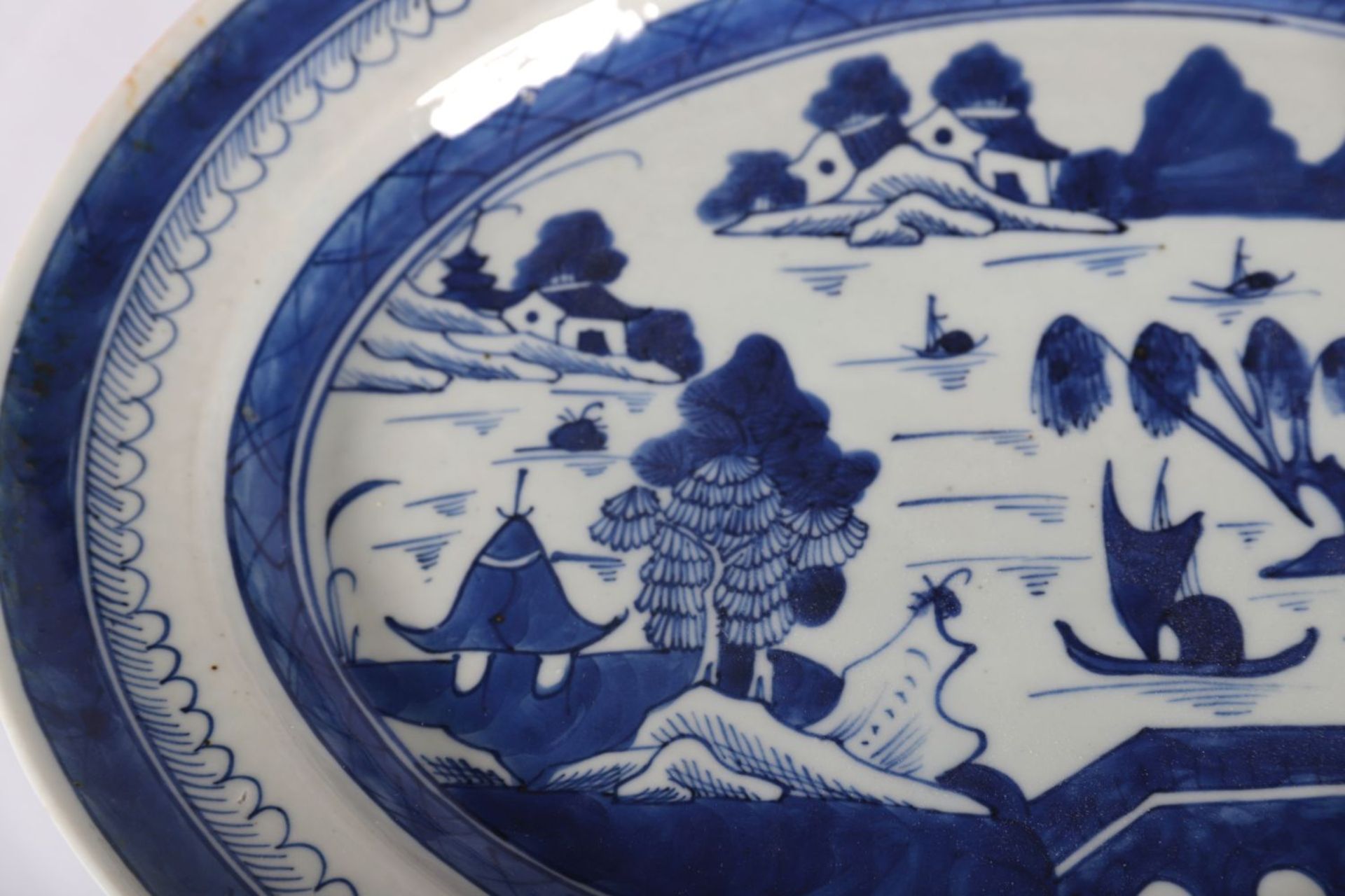 LARGE 19TH-CENTURY JAPANESE BLUE & WHITE CHARGER - Image 2 of 3