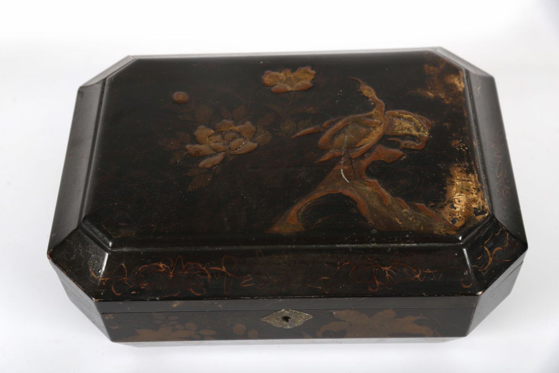 GEORGE III LACQUERED BOX - Image 2 of 3