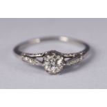 18K WHITE GOLD & DIAMOND SOLITAIRE RING