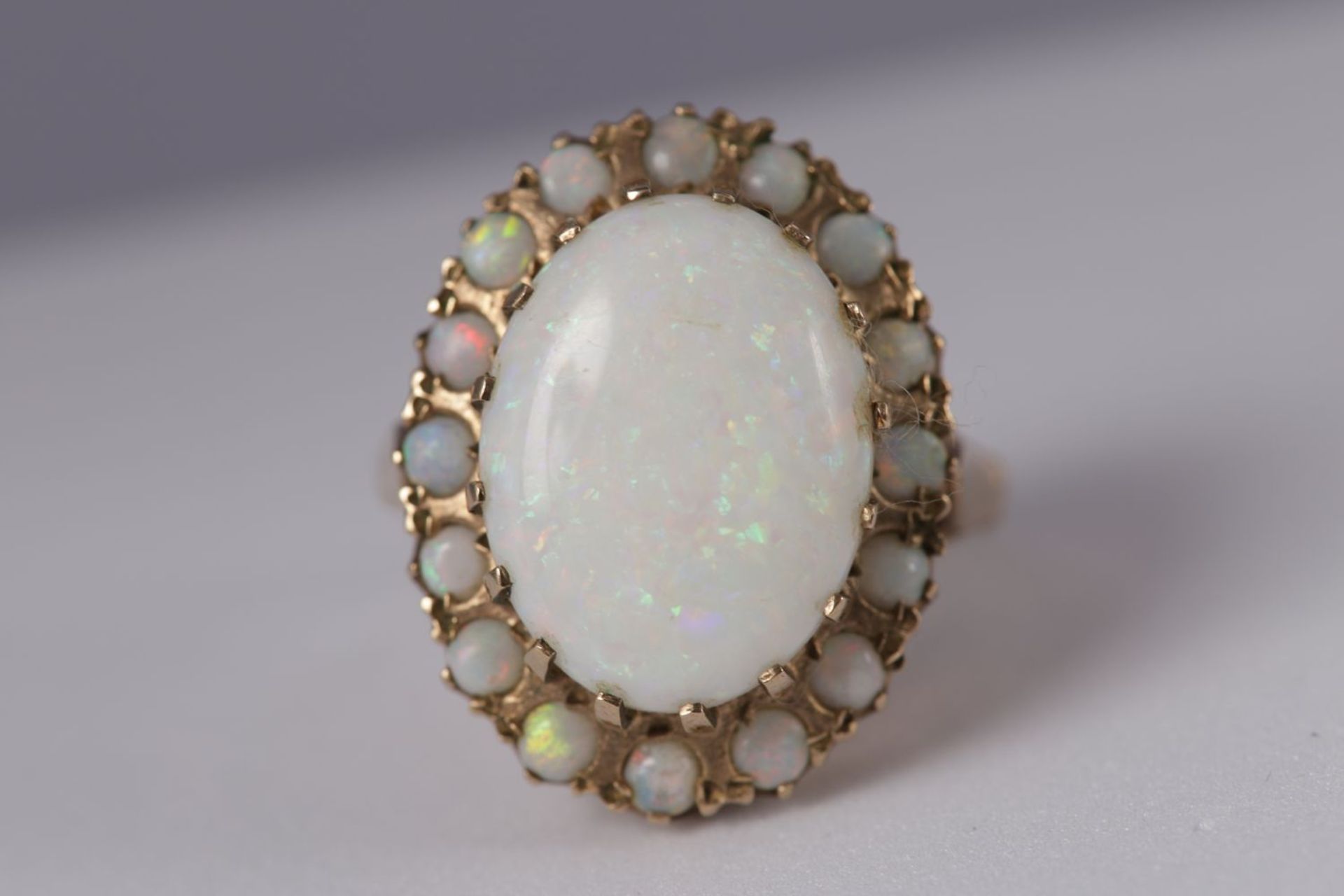 YELLOW GOLD AND OPAL RING - Image 2 of 4