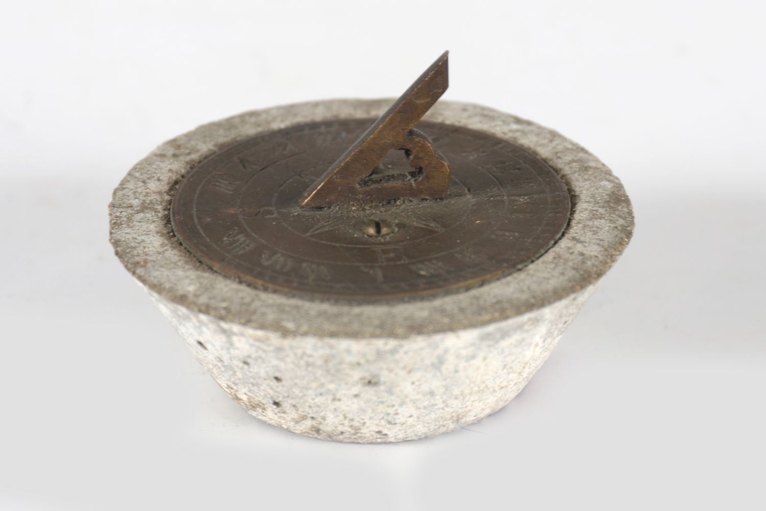 19TH-CENTURY PORTABLE BRONZE SUNDIAL