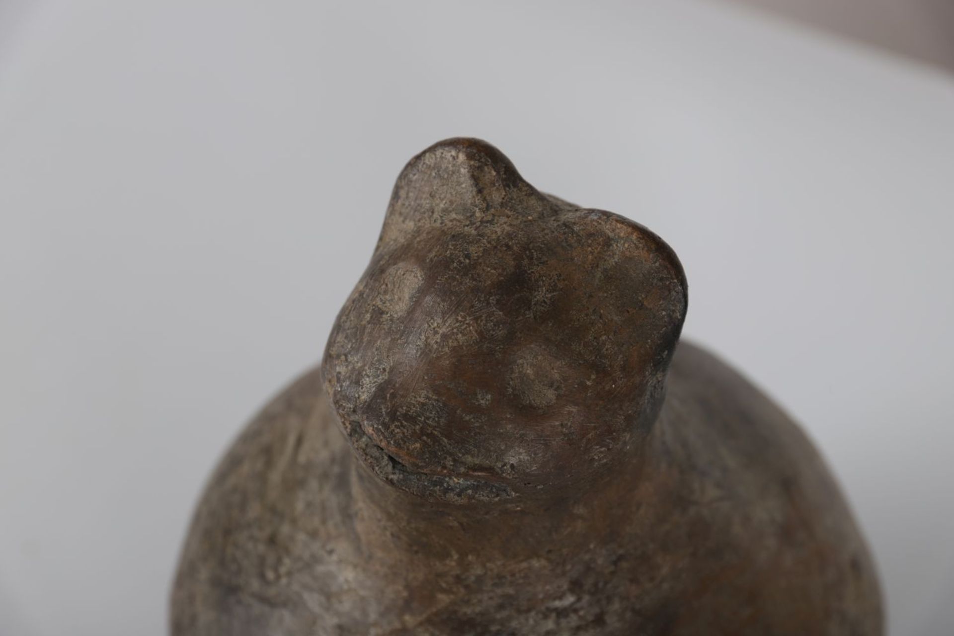 POST COLOMBIAN TERRACOTTA EFFIGY BOTTLE - Image 3 of 3