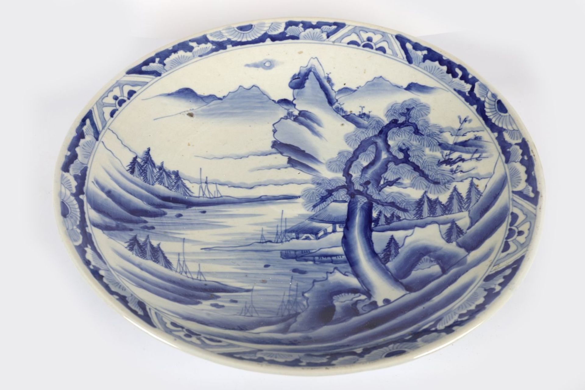 LARGE 19TH-CENTURY JAPANESE BLUE & WHITE CHARGER