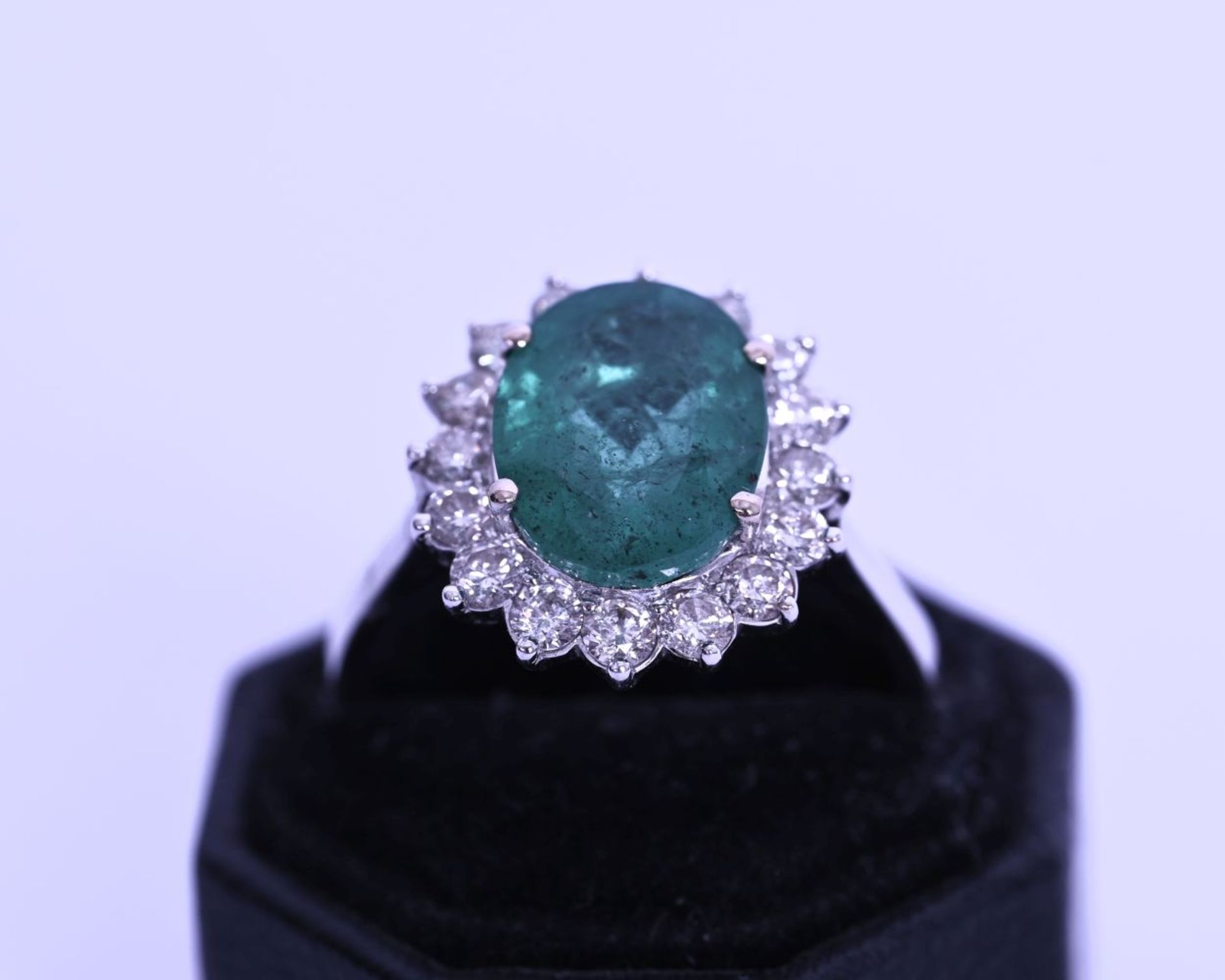 18K WHITE GOLD COLOMBIAN EMERALD & DIAMOND RING - Image 2 of 2