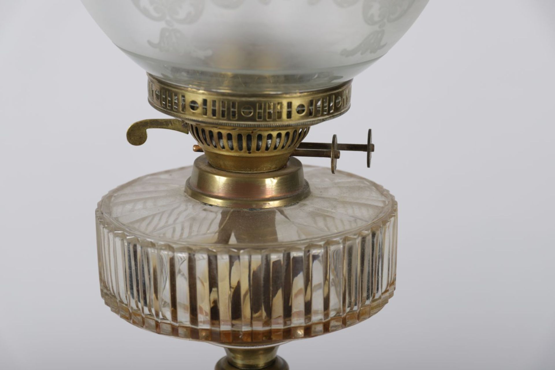 19TH-CENTURY BRASS & CRYSTAL OIL LAMP - Image 2 of 3