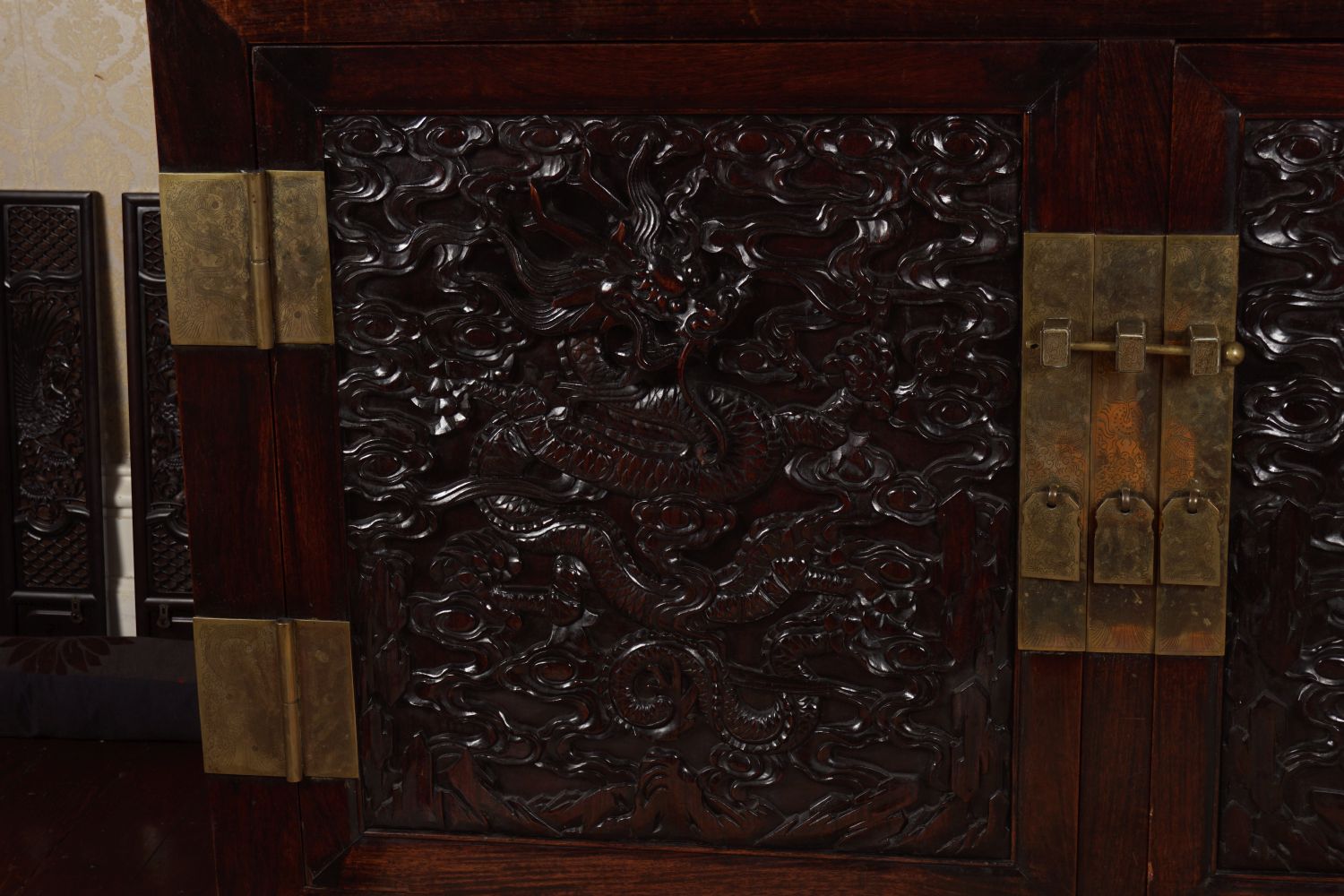 CHINESE QING DYNASTY HARDWOOD PALACE CABINET - Image 2 of 2