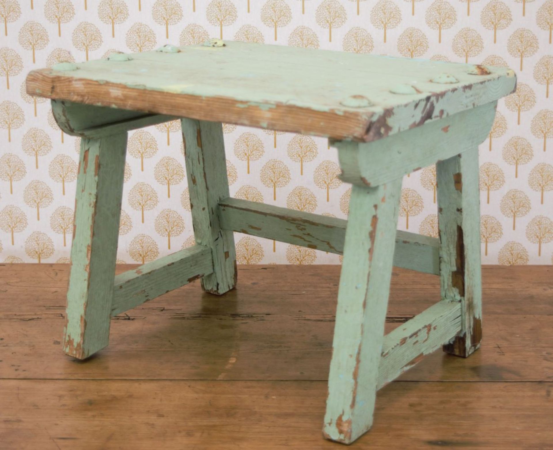 19TH-CENTURY PAINTED PINE KITCHEN STOOL - Bild 2 aus 2