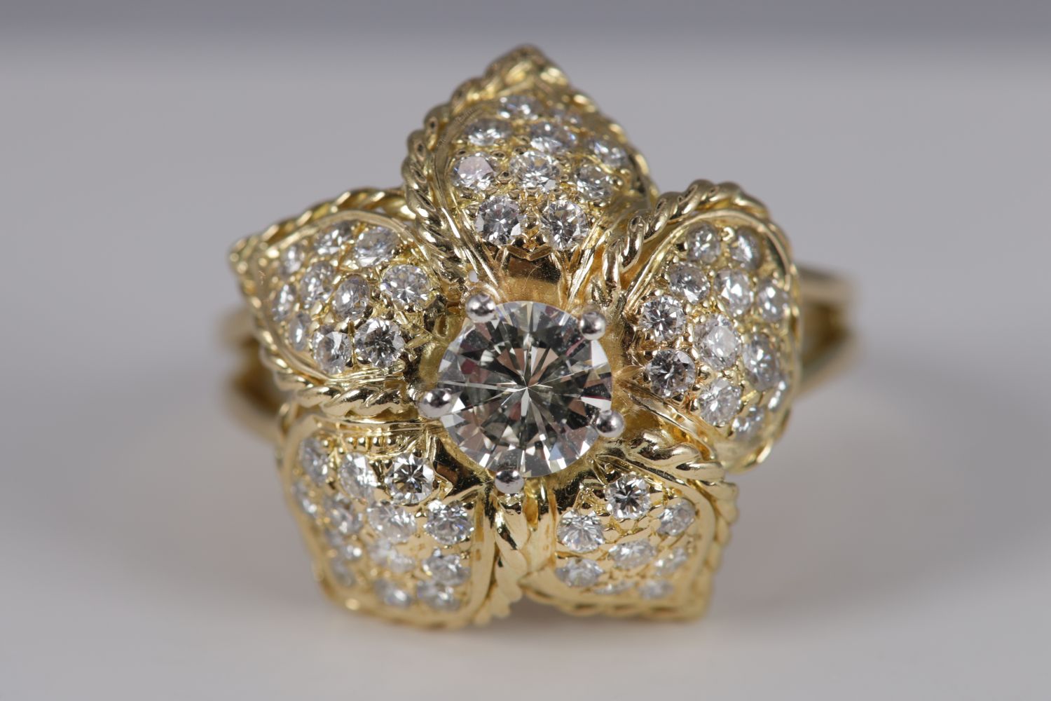 18K GOLD DESIGNER DAISY RING