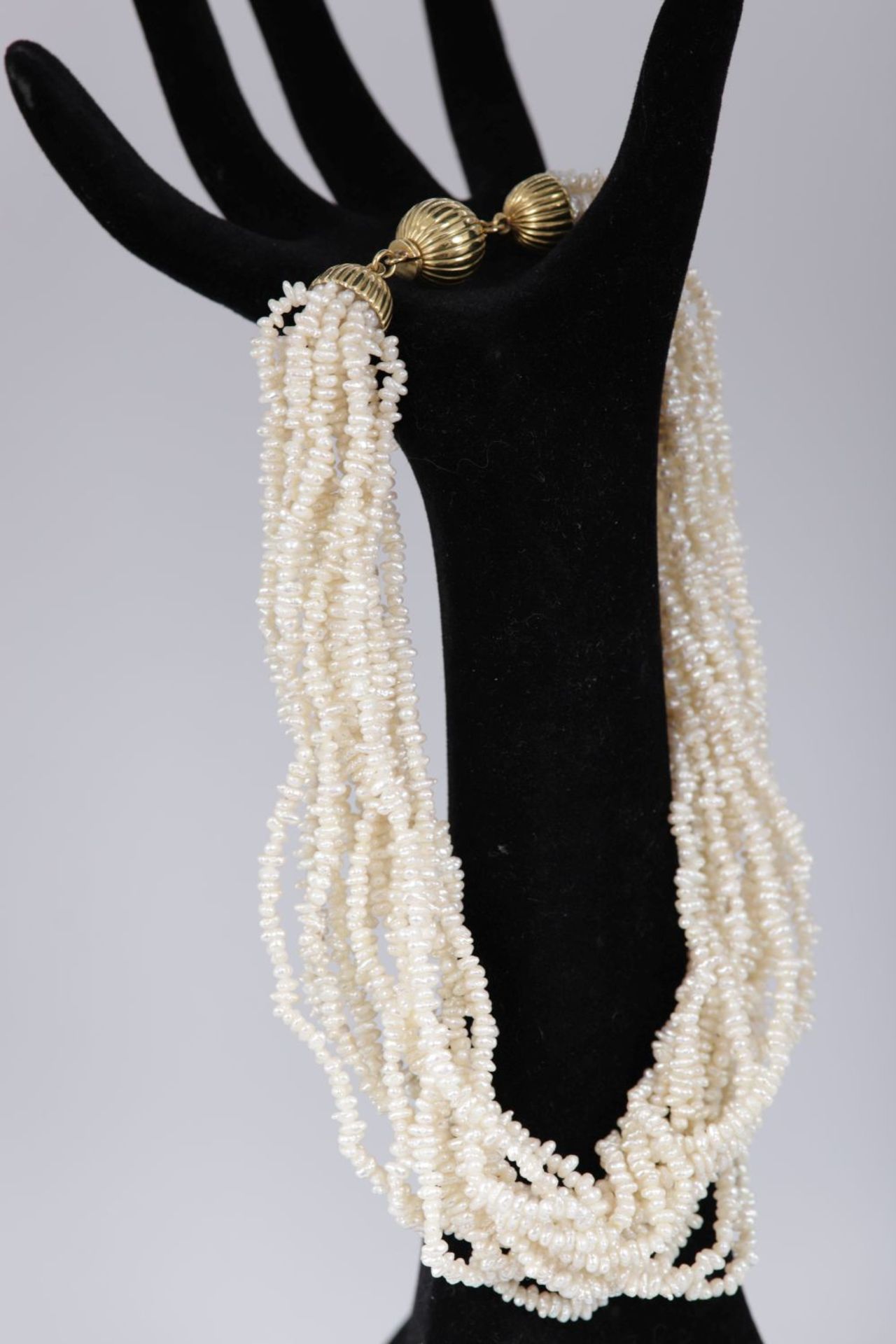 BAROQUE PEARL NECKLACE - Image 4 of 4