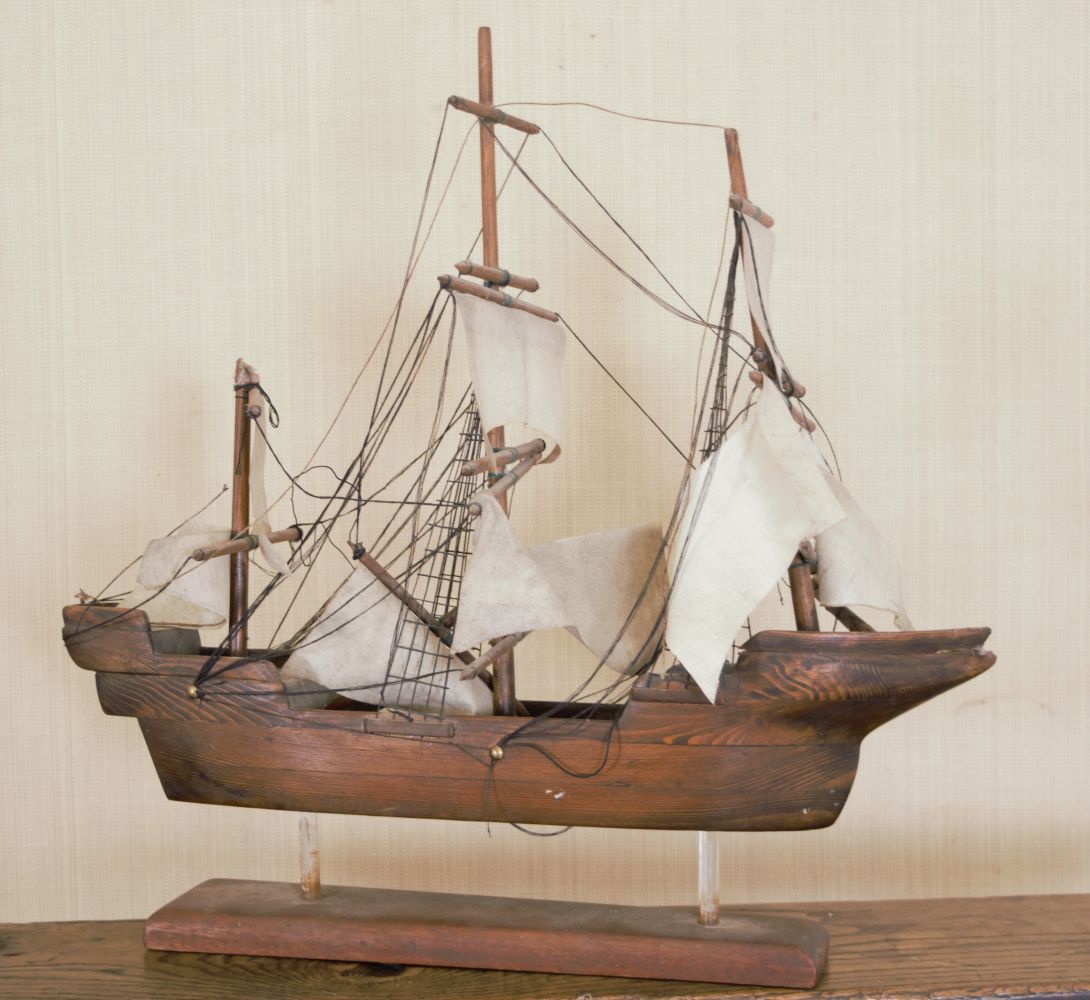 PRIMITIVE MODEL OF A SAILING BOAT