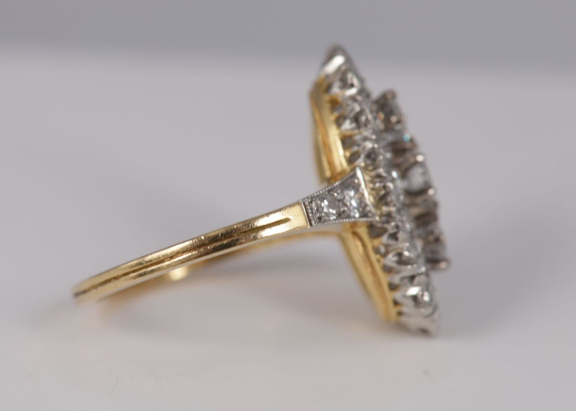 18K GOLD, PLATINUM AND DIAMOND RING - Image 3 of 4