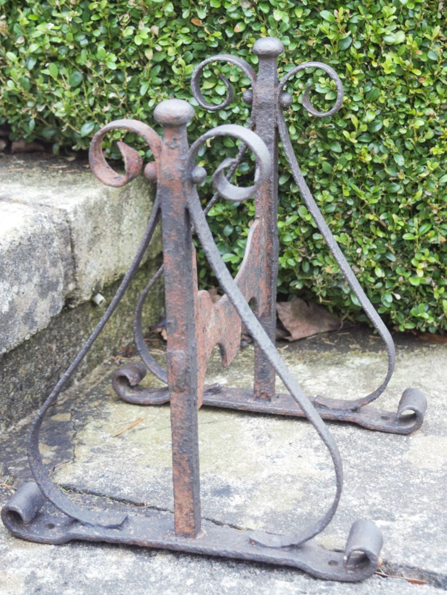 VICTORIAN FORGED IRON FOOT SCRAPER - Image 2 of 3