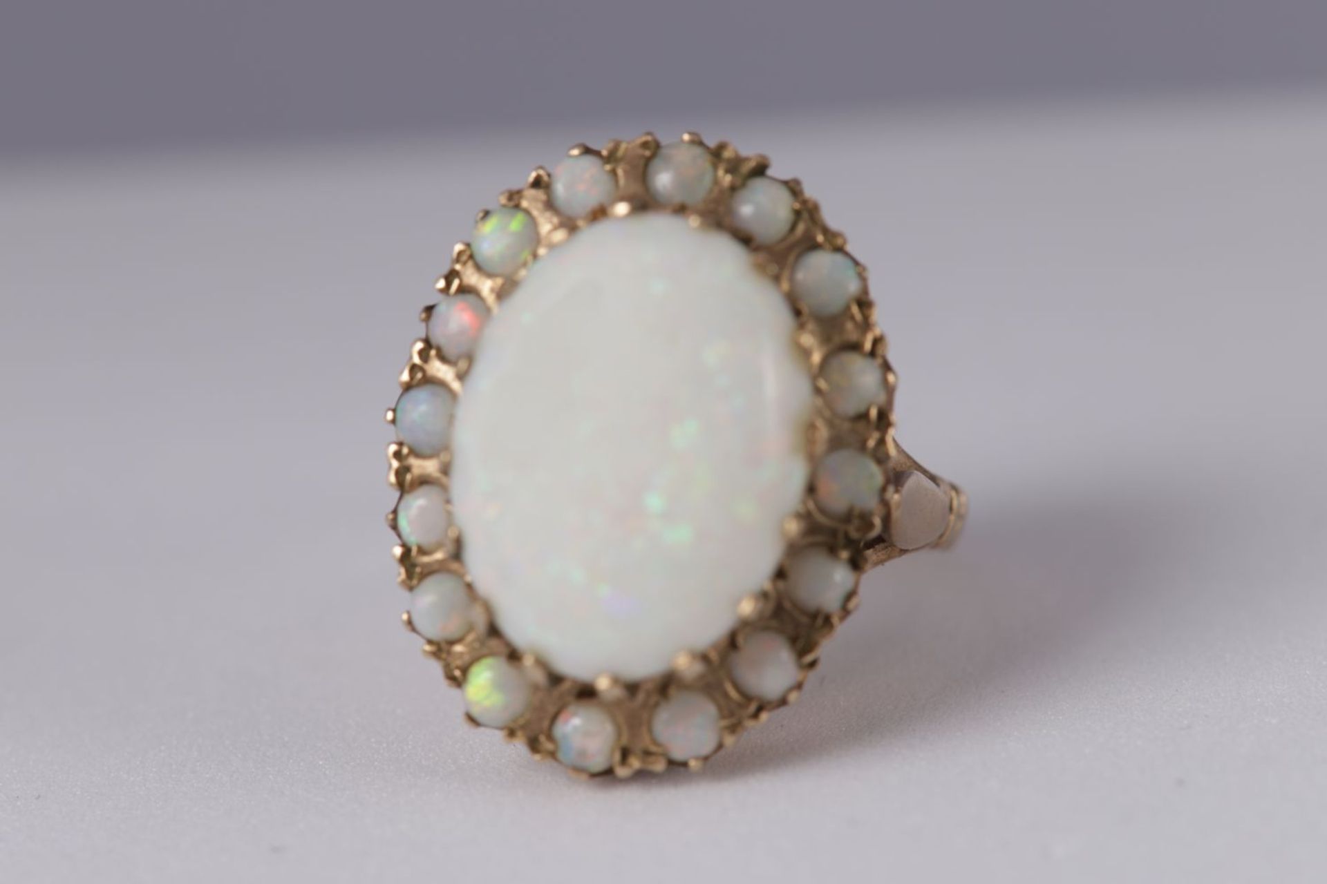YELLOW GOLD AND OPAL RING