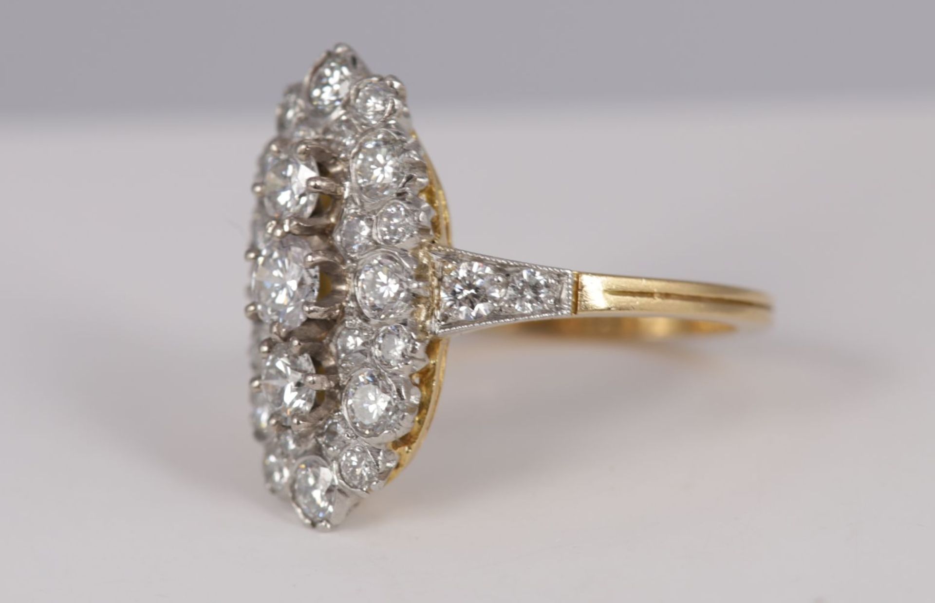 18K GOLD, PLATINUM AND DIAMOND RING - Image 2 of 4