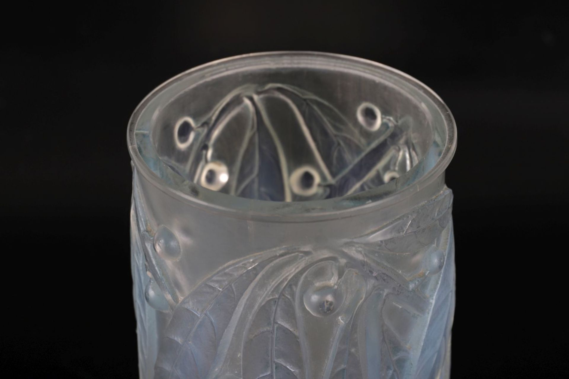 RENE LALIQUE LAURIER GLASS VASE - Image 2 of 3