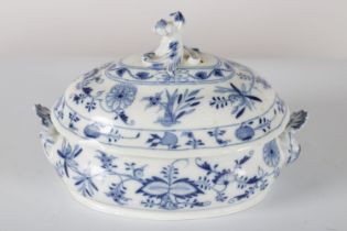 19TH-CENTURY MEISSEN BLUE & WHITE TUREEN & COVER