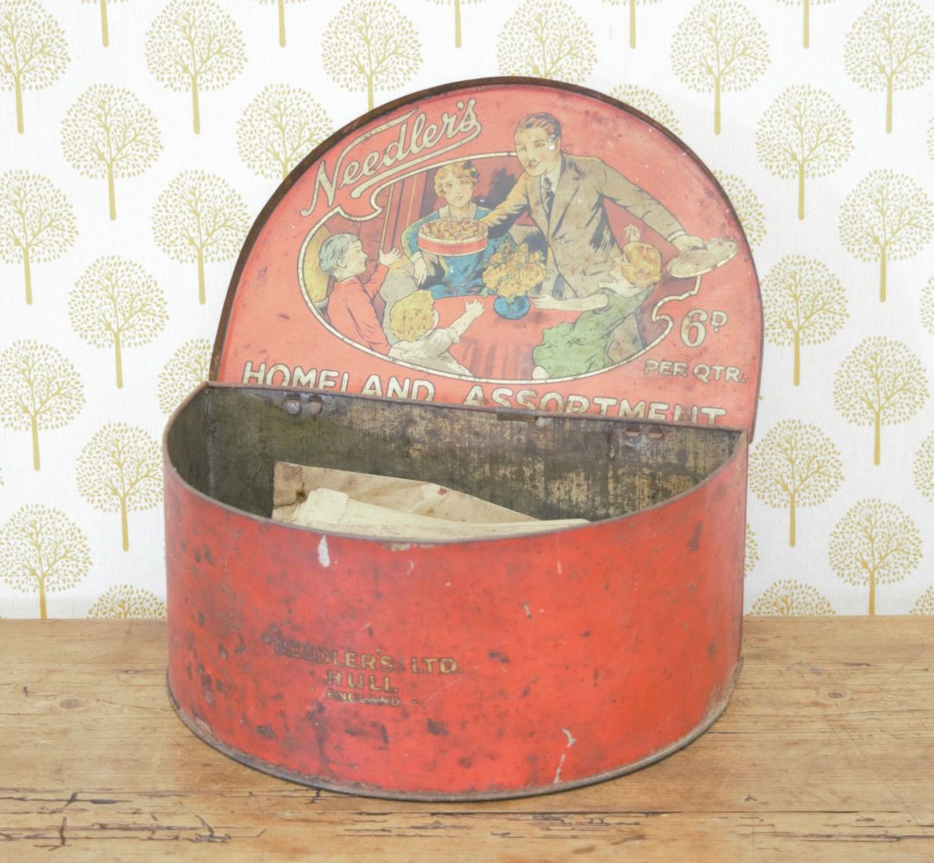 VINTAGE ADVERTISING TIN SWEET BOX