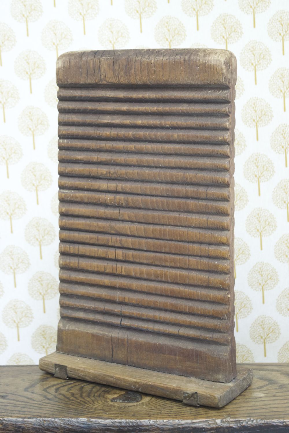 19TH-CENTURY CARVED ASH CLOTHES WASHING BOARD