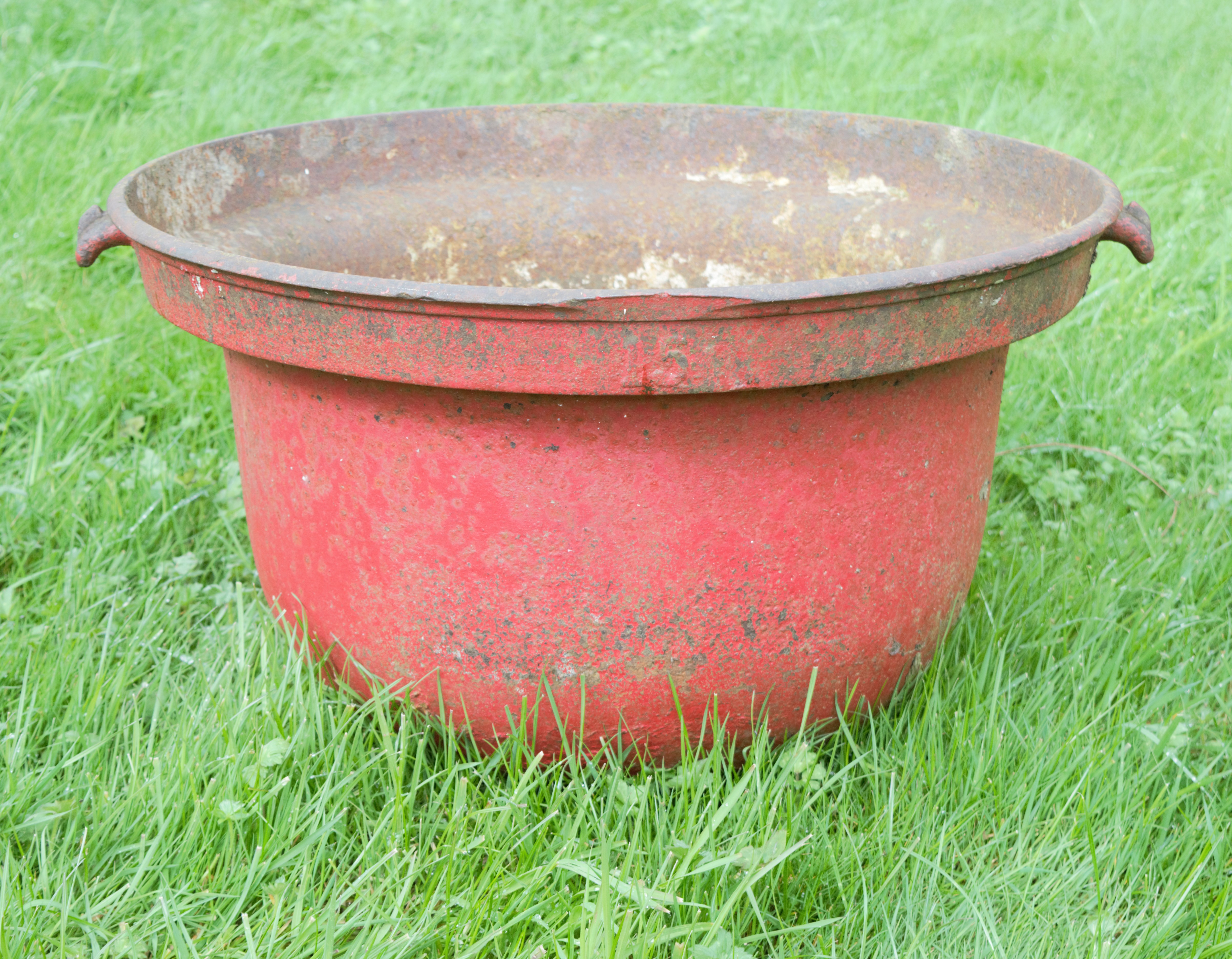 CAST IRON FAMINE SOUP POT