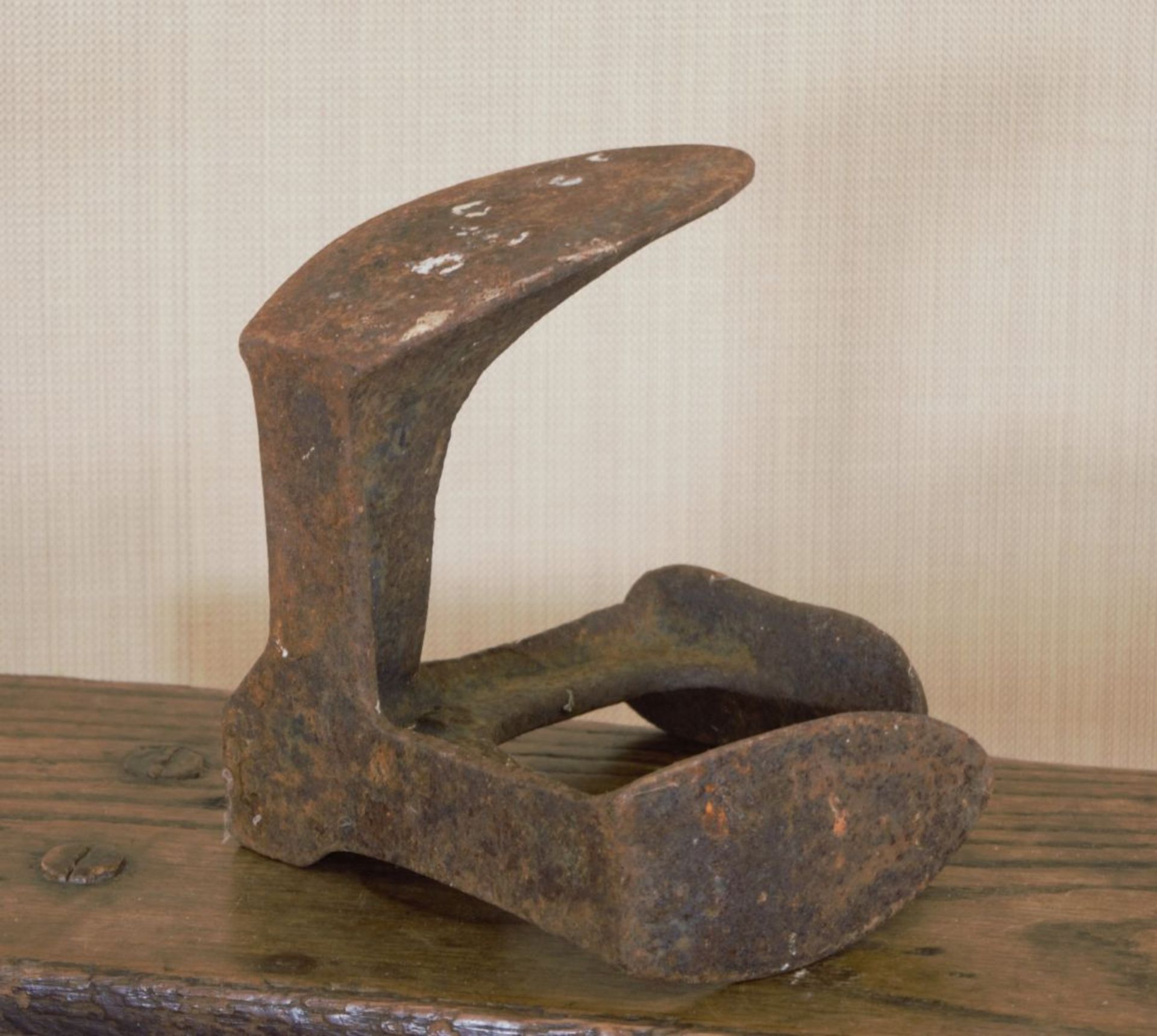 19TH-CENTURY CAST IRON 3-FOOTED COBBLER'S LAST - Image 2 of 2