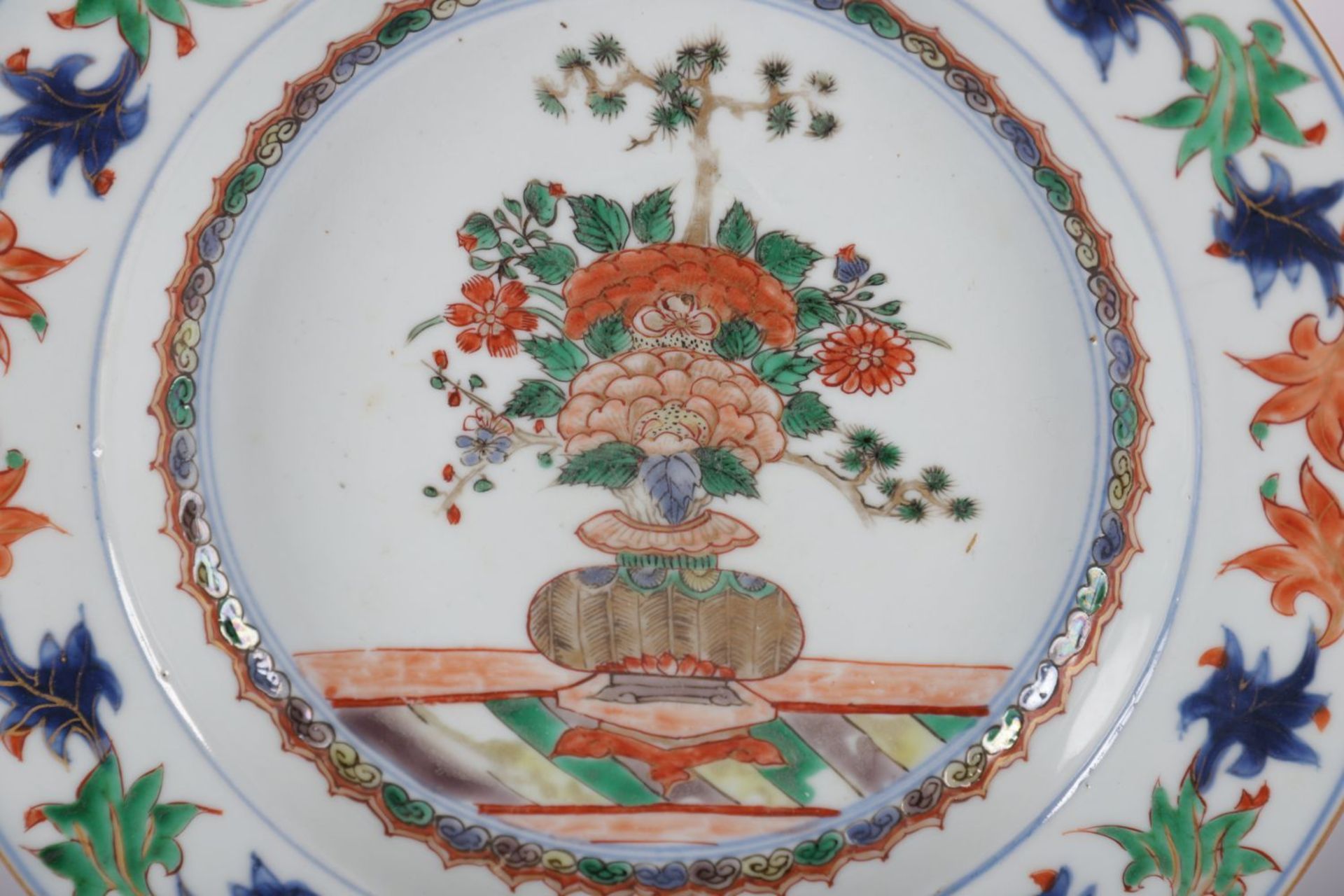 18TH-CENTURY CHINESE FAMILLE ROSE PLATE - Image 2 of 3