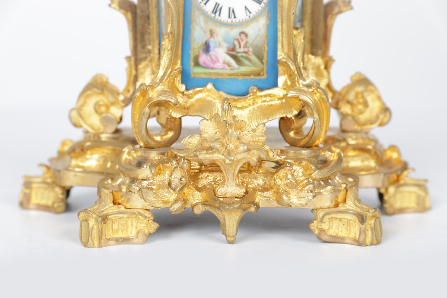 ORMOLU & SEVRES MINIATURE MANTEL CLOCK - Image 4 of 4